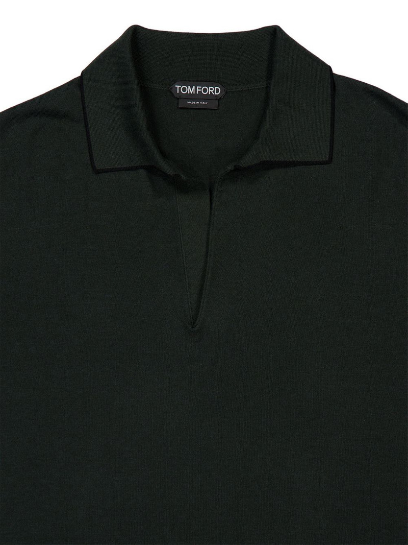 V-neck T-shirt 3
