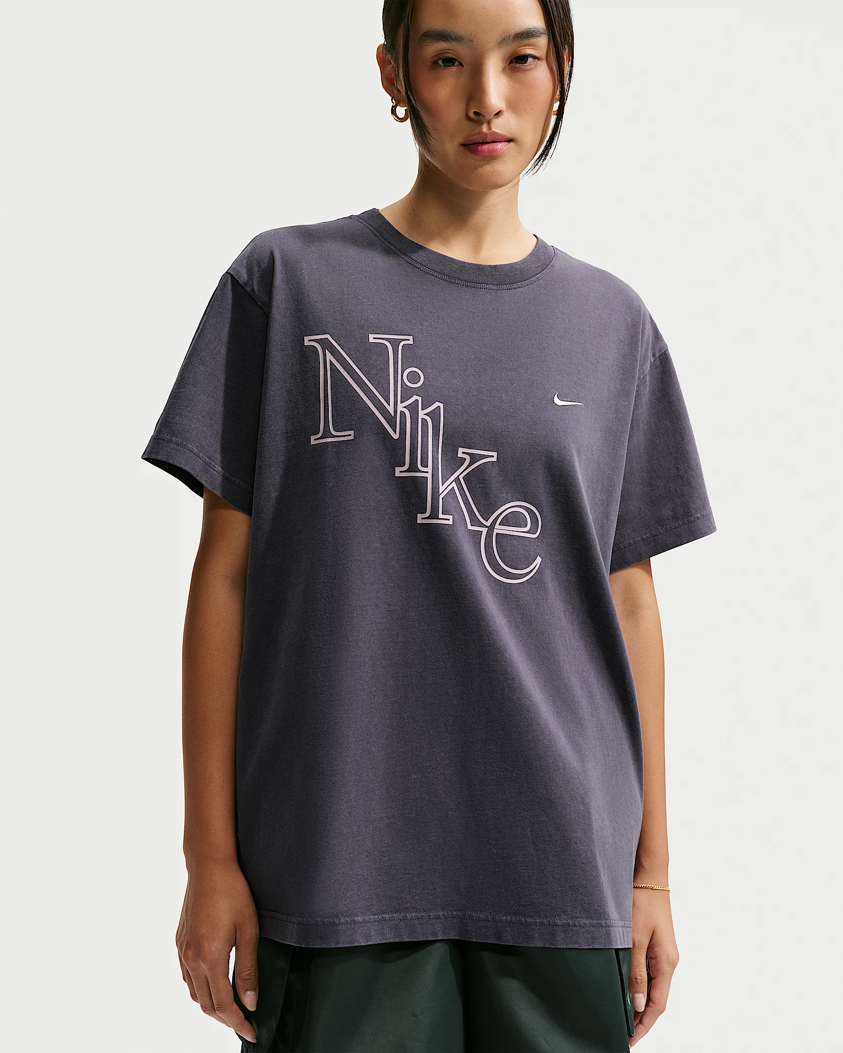 Nike Sportswear Classic Women's Oversized T-Shirt - 1