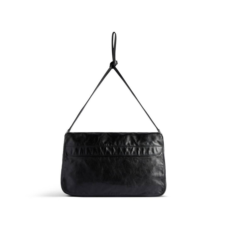 Men's Grungy Medium Messenger Bag in Black 4