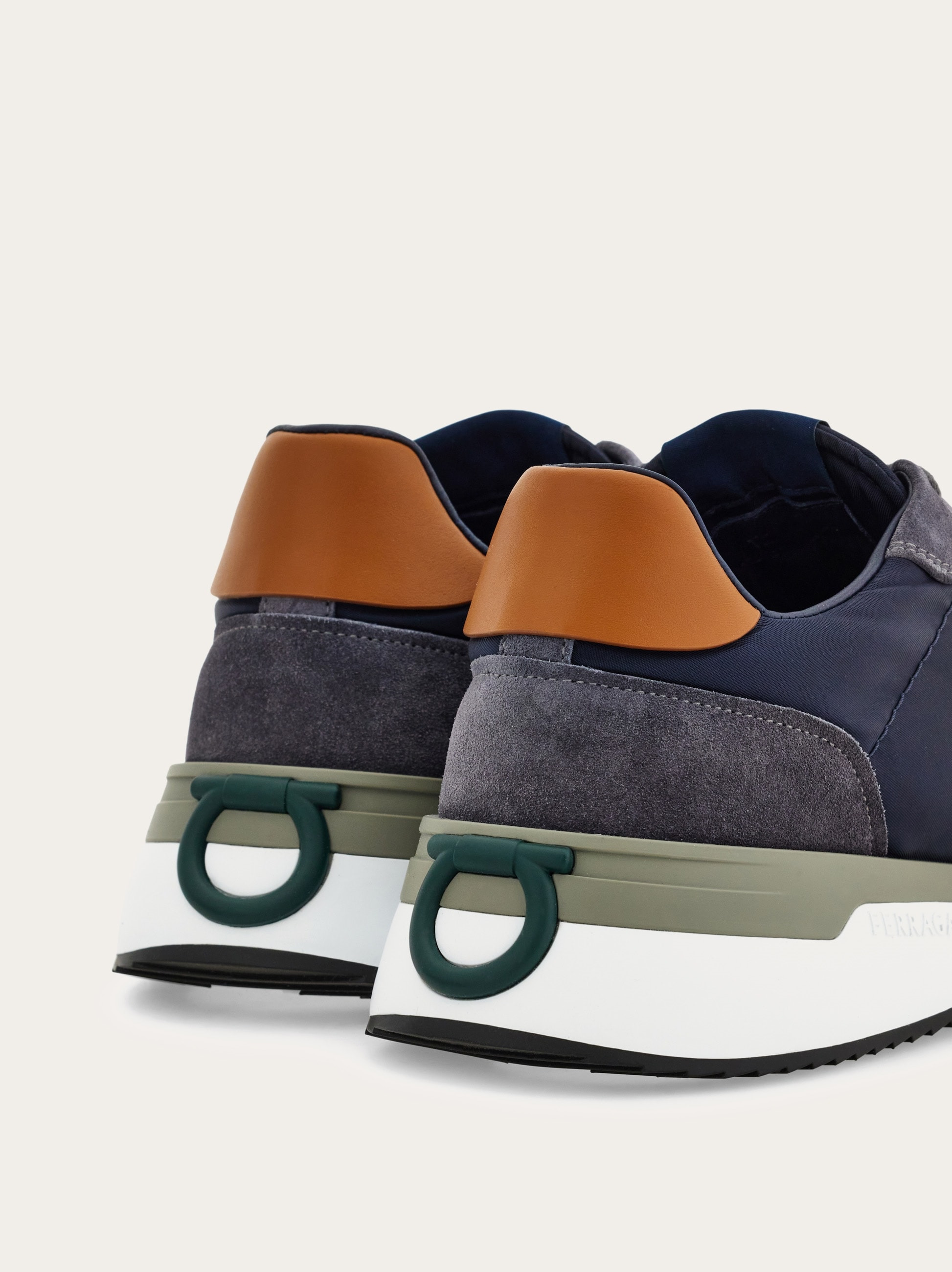 Low cut sneaker - 4