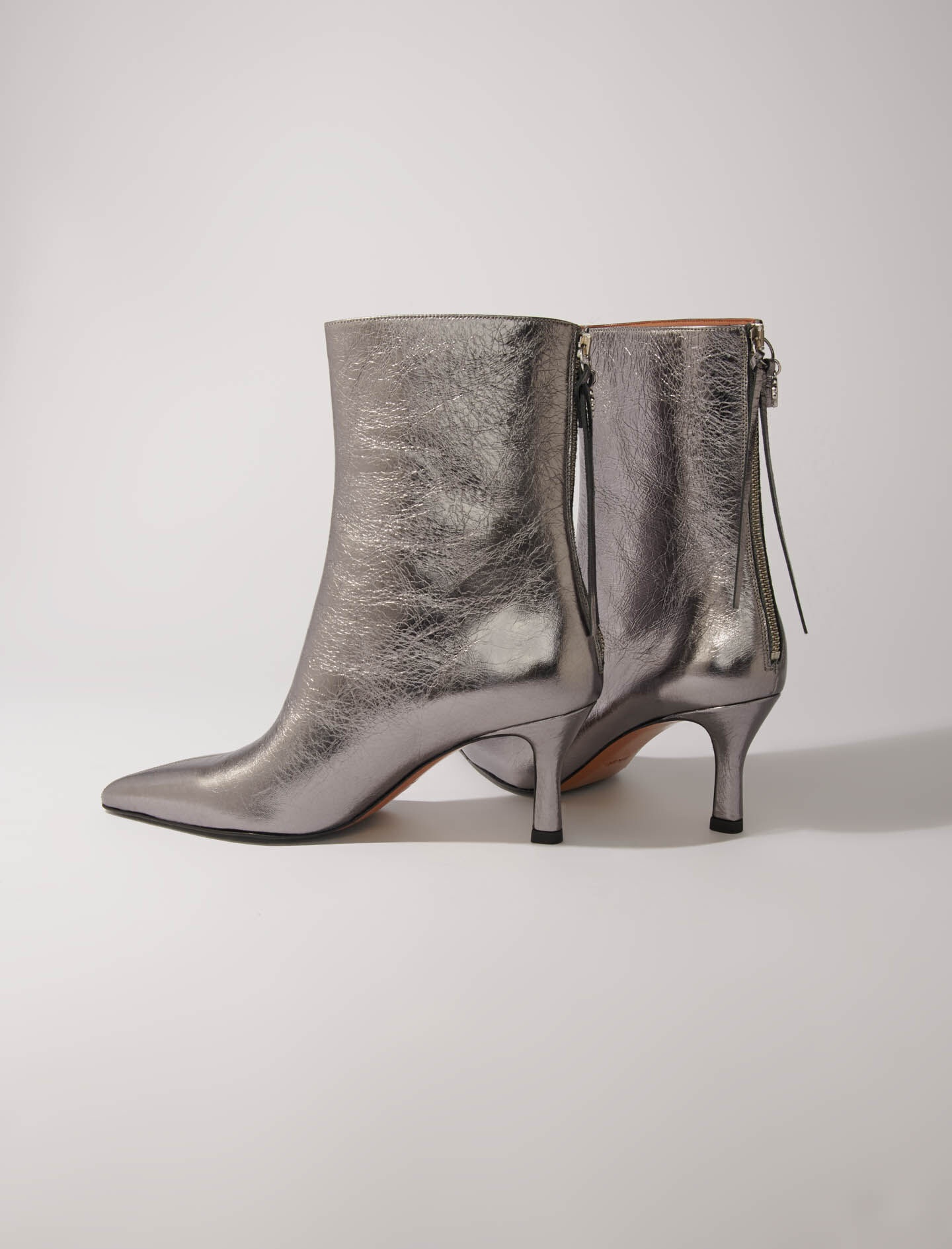 Metallic pointed-toe boots - 6
