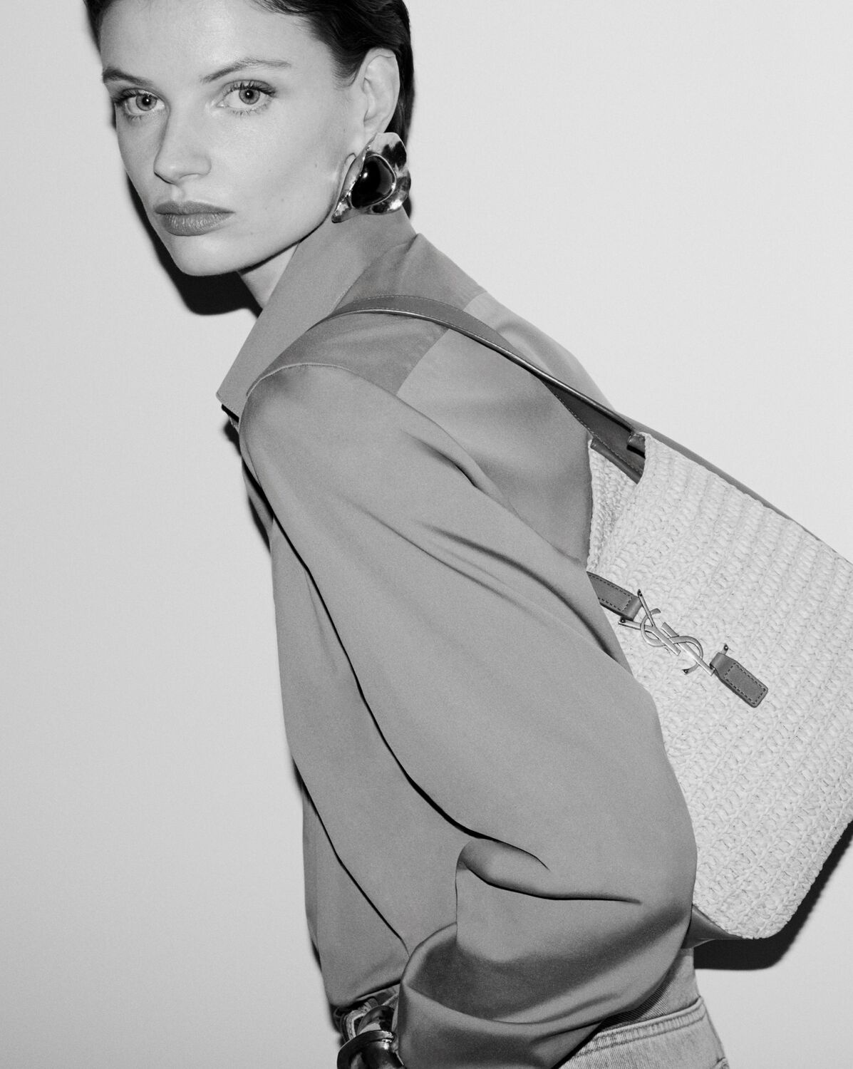 LE 5 À 7 SUPPLE SMALL IN RAFFIA AND LEATHER - 2