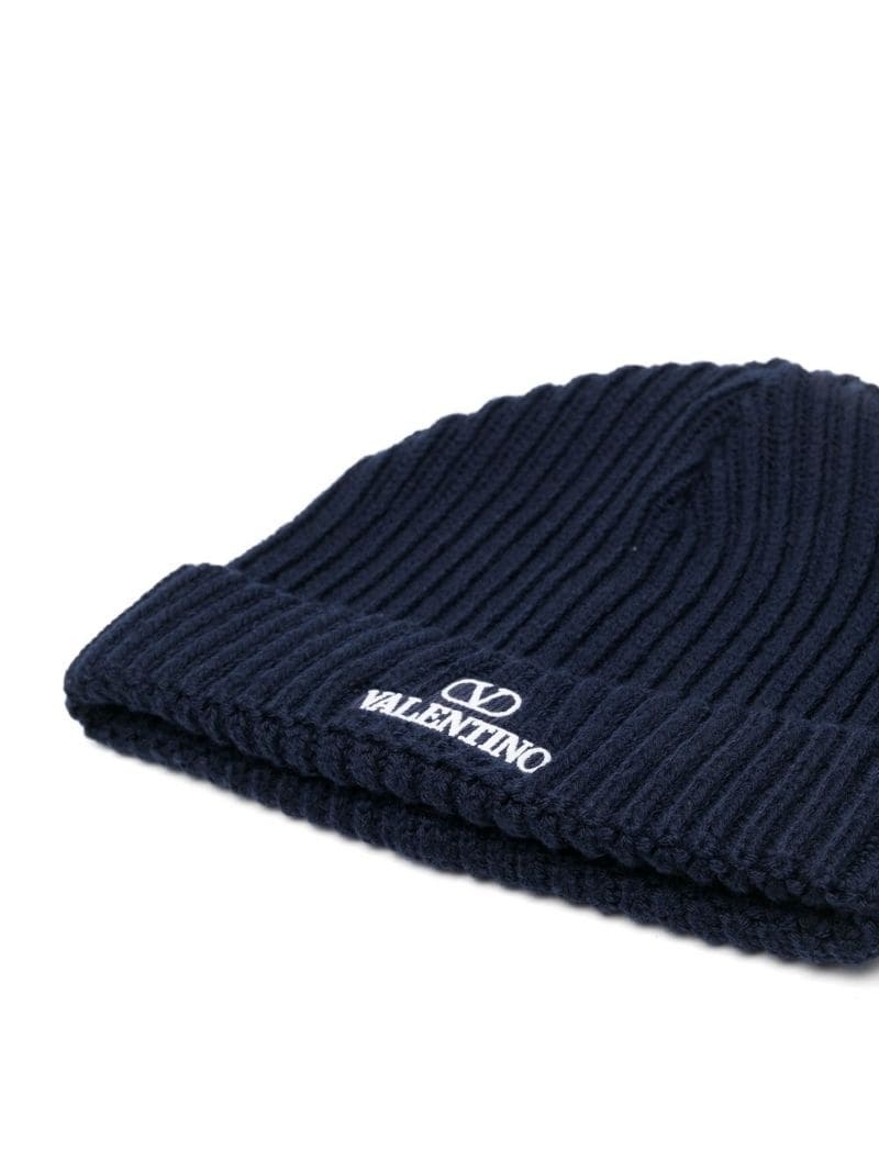 【VALENTINO】logo-embroidered ribbed virgin wool beanie Valentino Garavani Vlogo Ribbed Virgin Wool Beanie In Black