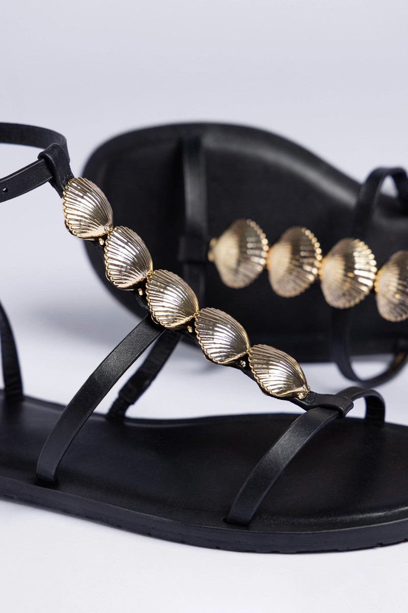 Coquile Flat Sandal Black Leather 7