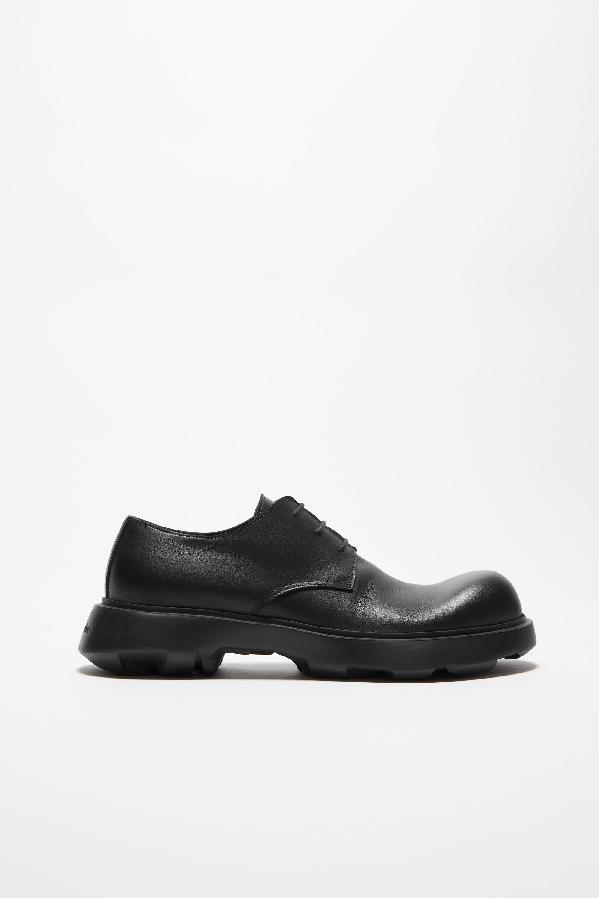 【ACNE STUDIOS】Leather sneakers レザースニーカー Acne Studios Leather lace-up shoes - Black | REVERSIBLE