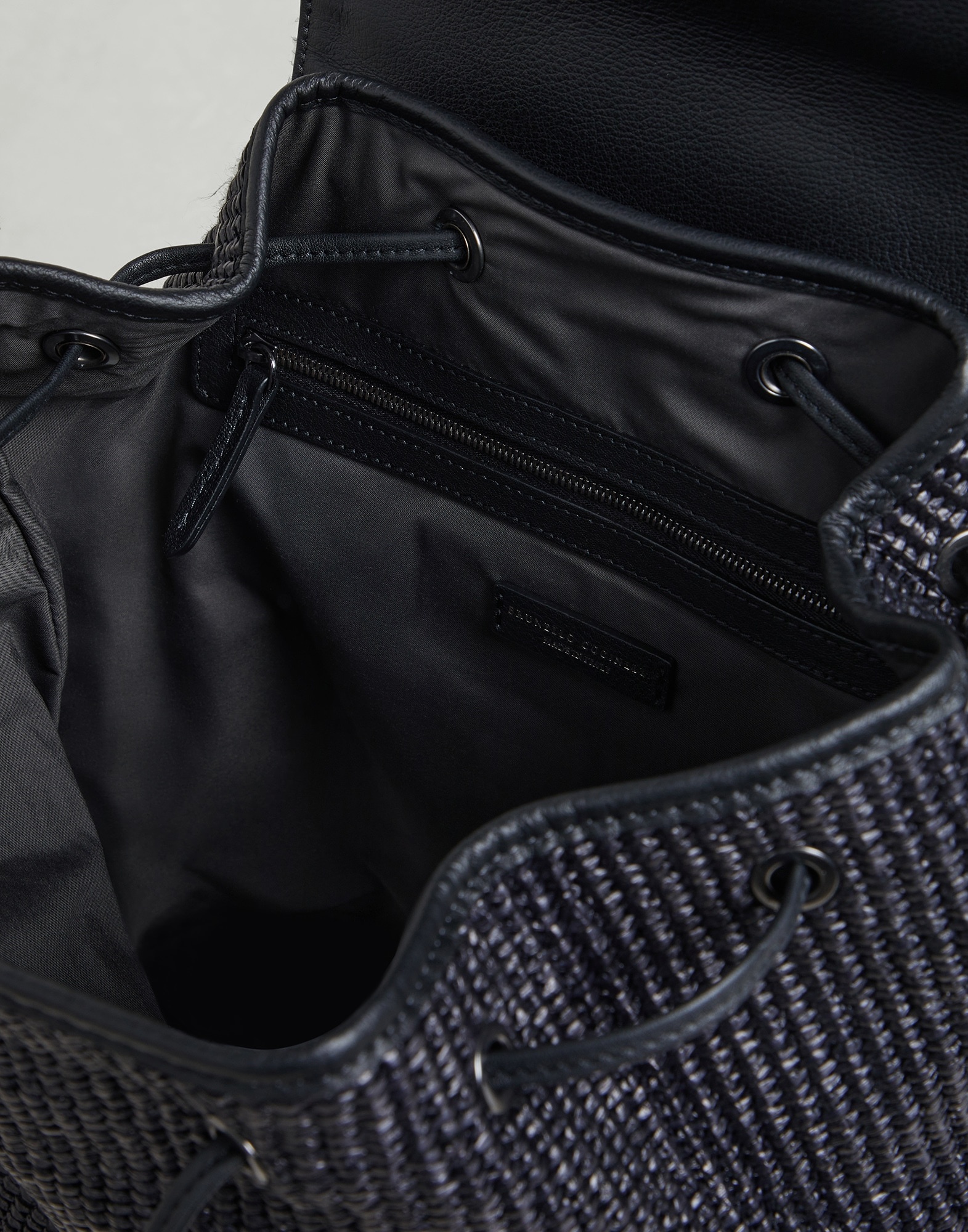 Techno raffia backpack with shiny contour - 5