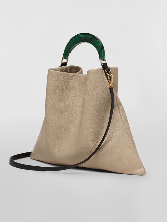 HOBO BAG IN BEIGE GRAINED CALFSKIN AND RESIN HANDLE - 3