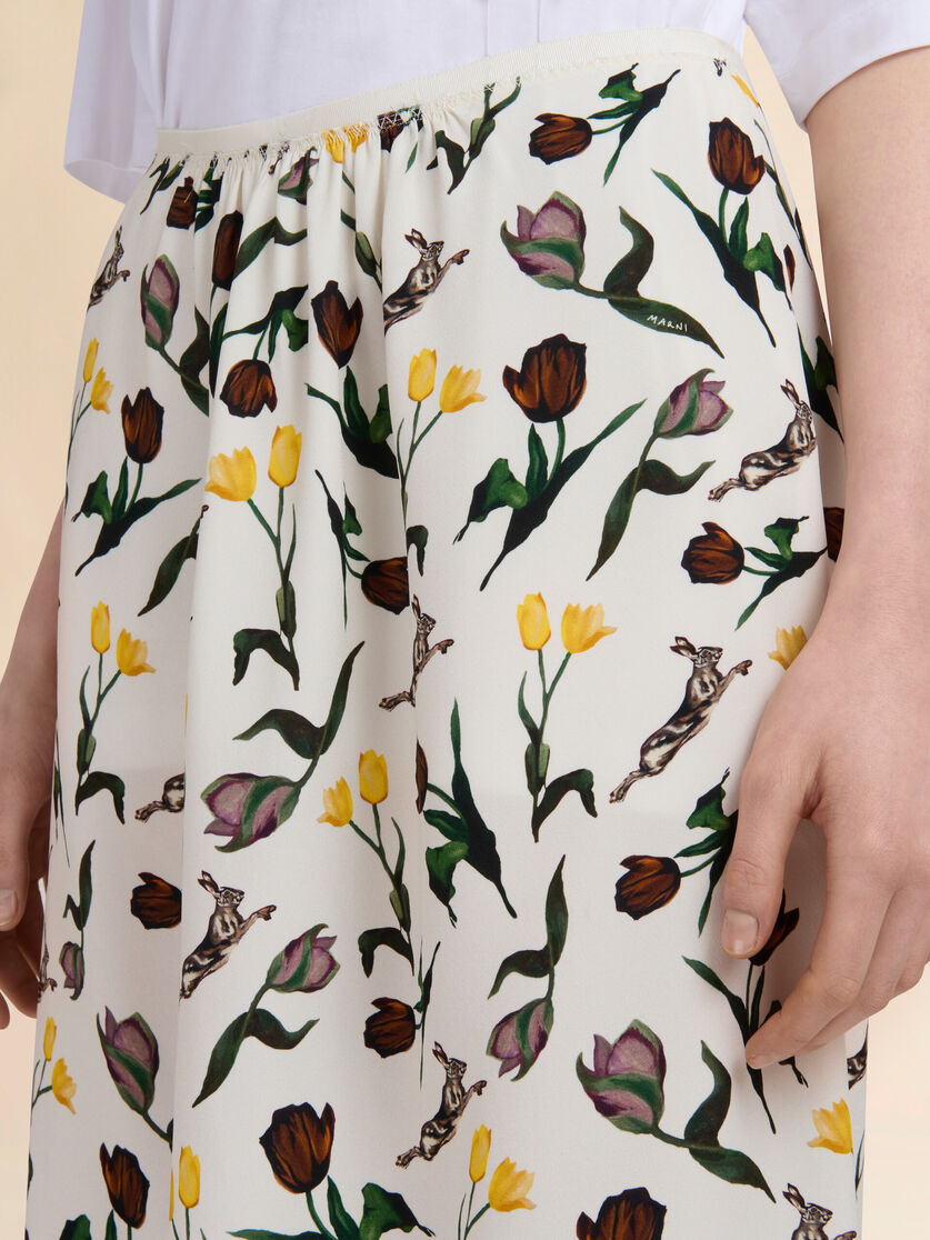 CREAM ENVERS SATIN MIDI SKIRT WITH TULIPS AND HARES PRINT - 4