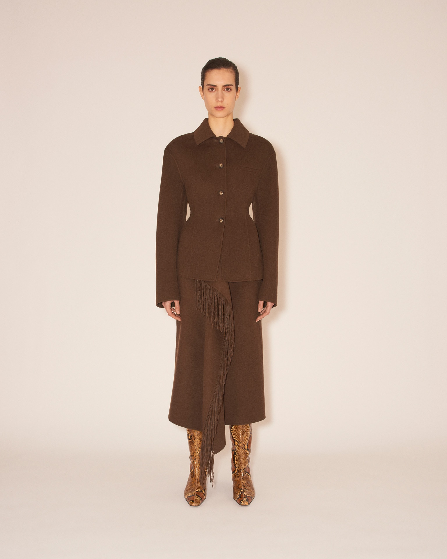 MAGDA - High buttoned fitted tailored blazer with side split - Soil - 2