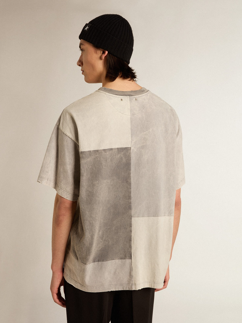 T-shirt in various shades of gray with a lived-in effect 4