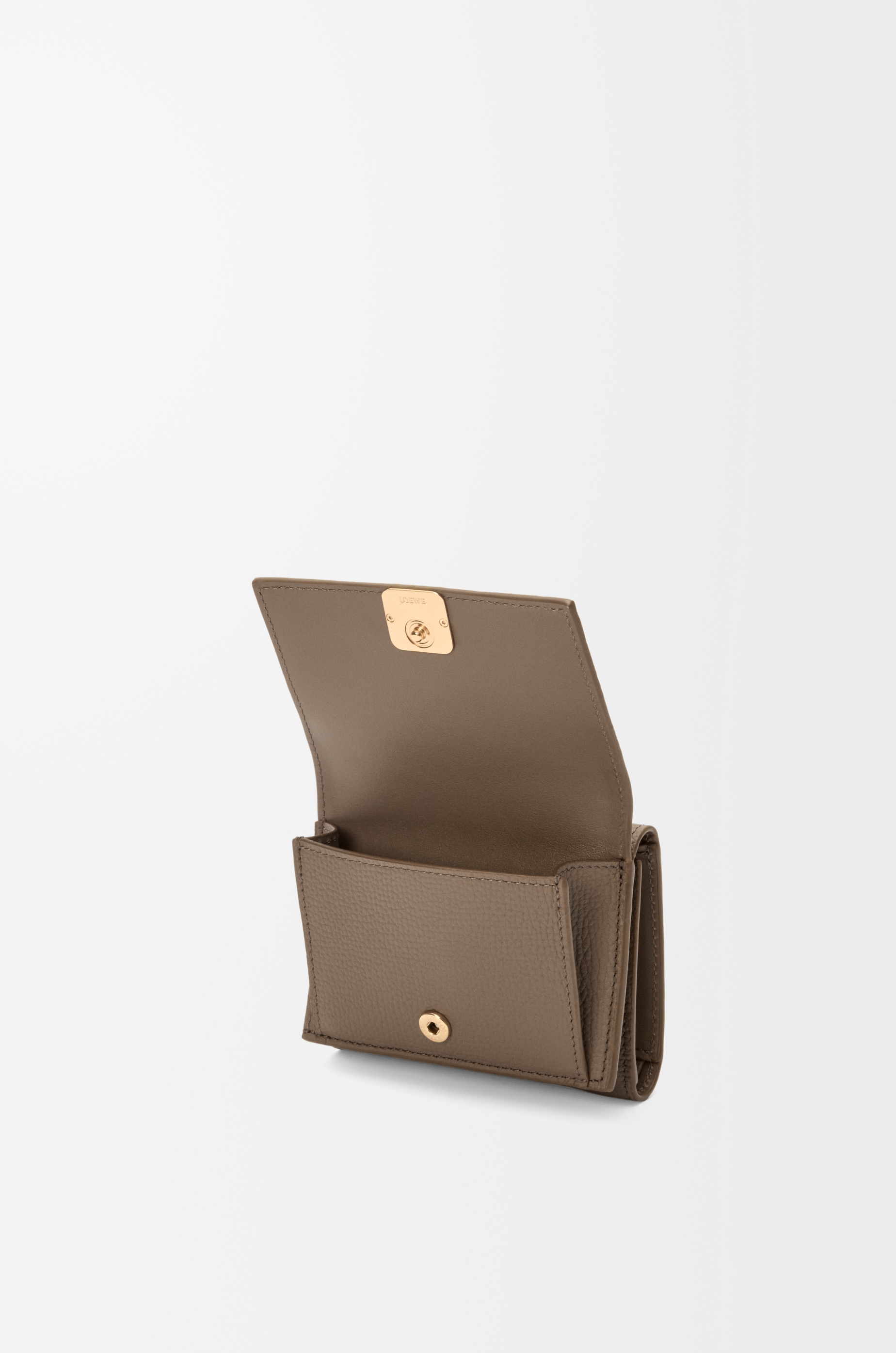Anagram trifold wallet in pebble grained calfskin - 3