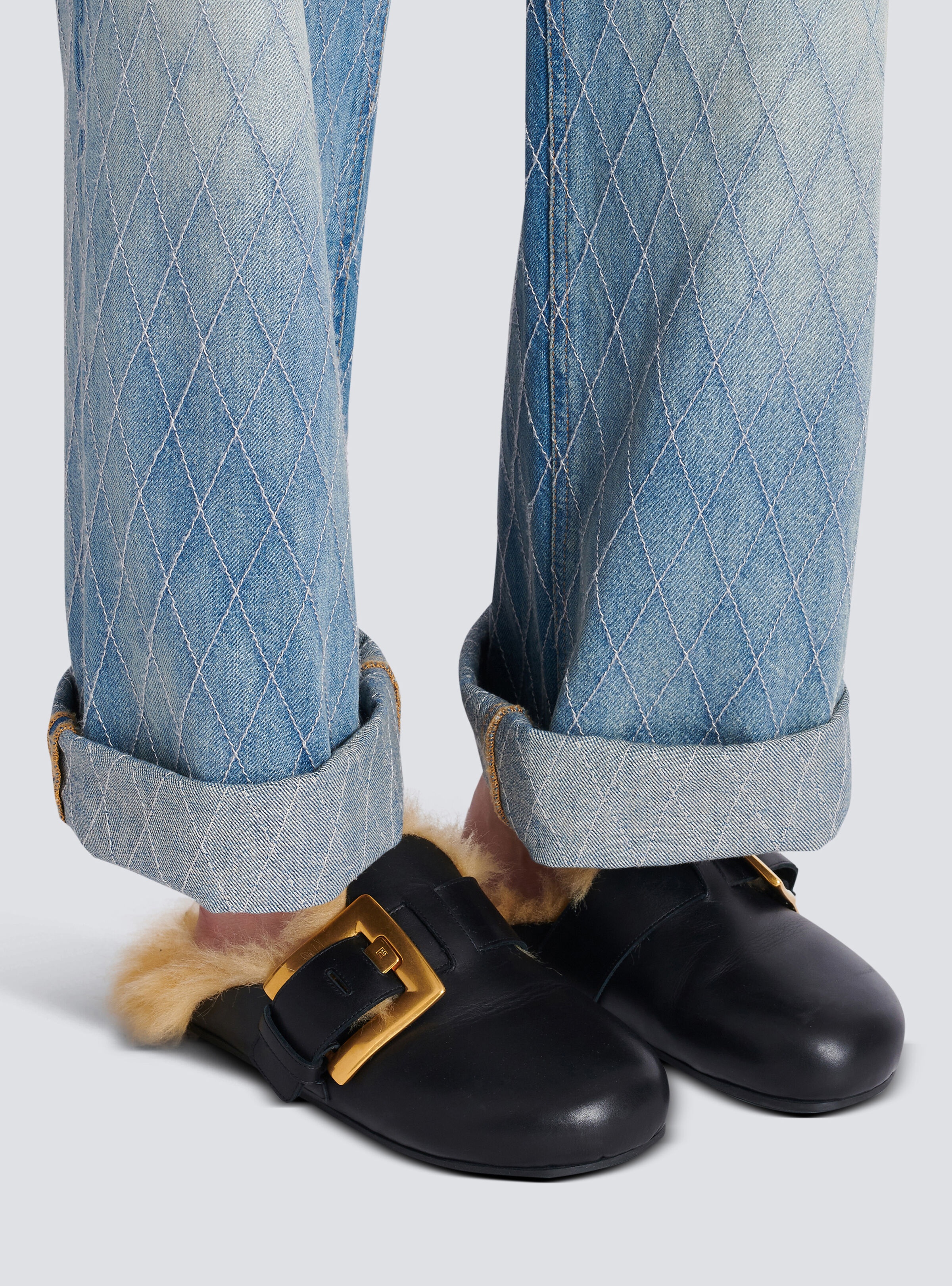 Flat leather and faux fur mules - 8