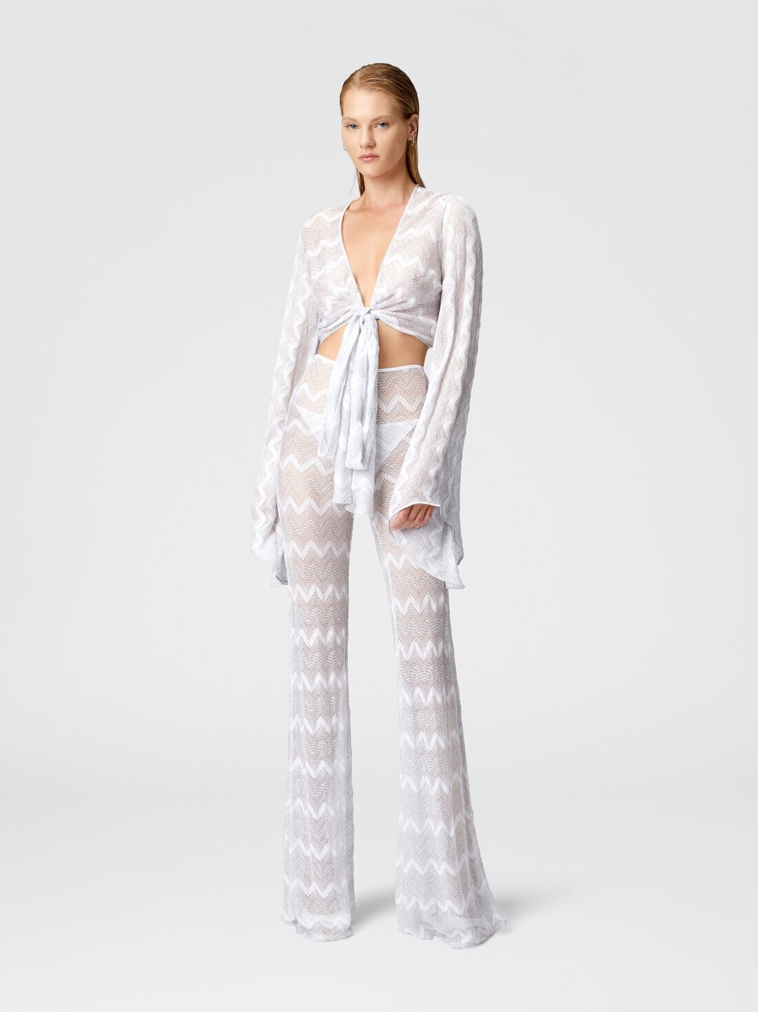 Crop top with wide sleeves and front knot in zig zag lamé viscose - 2