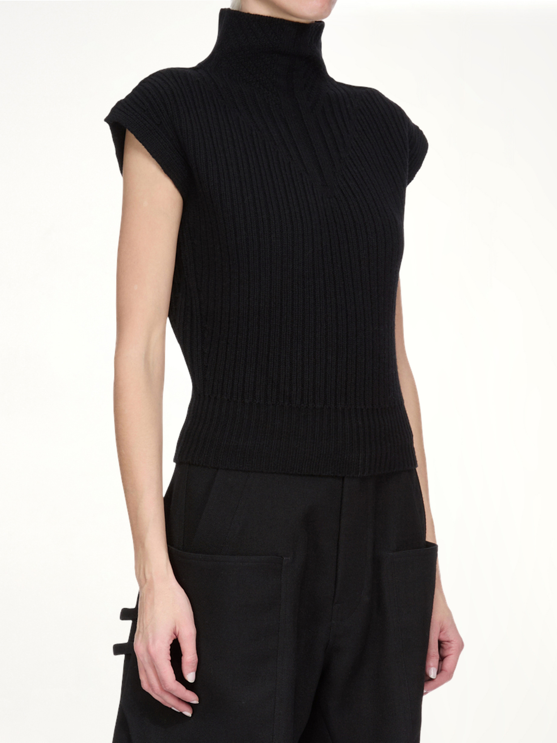 SL Turtle Cable Sweater in Black - 4