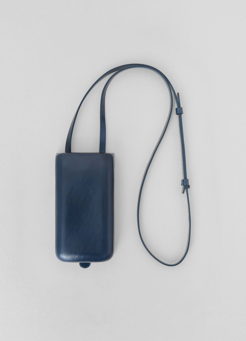 MOLDED PHONE HOLDER
VEGETABLE-TANNED LEATHER 3