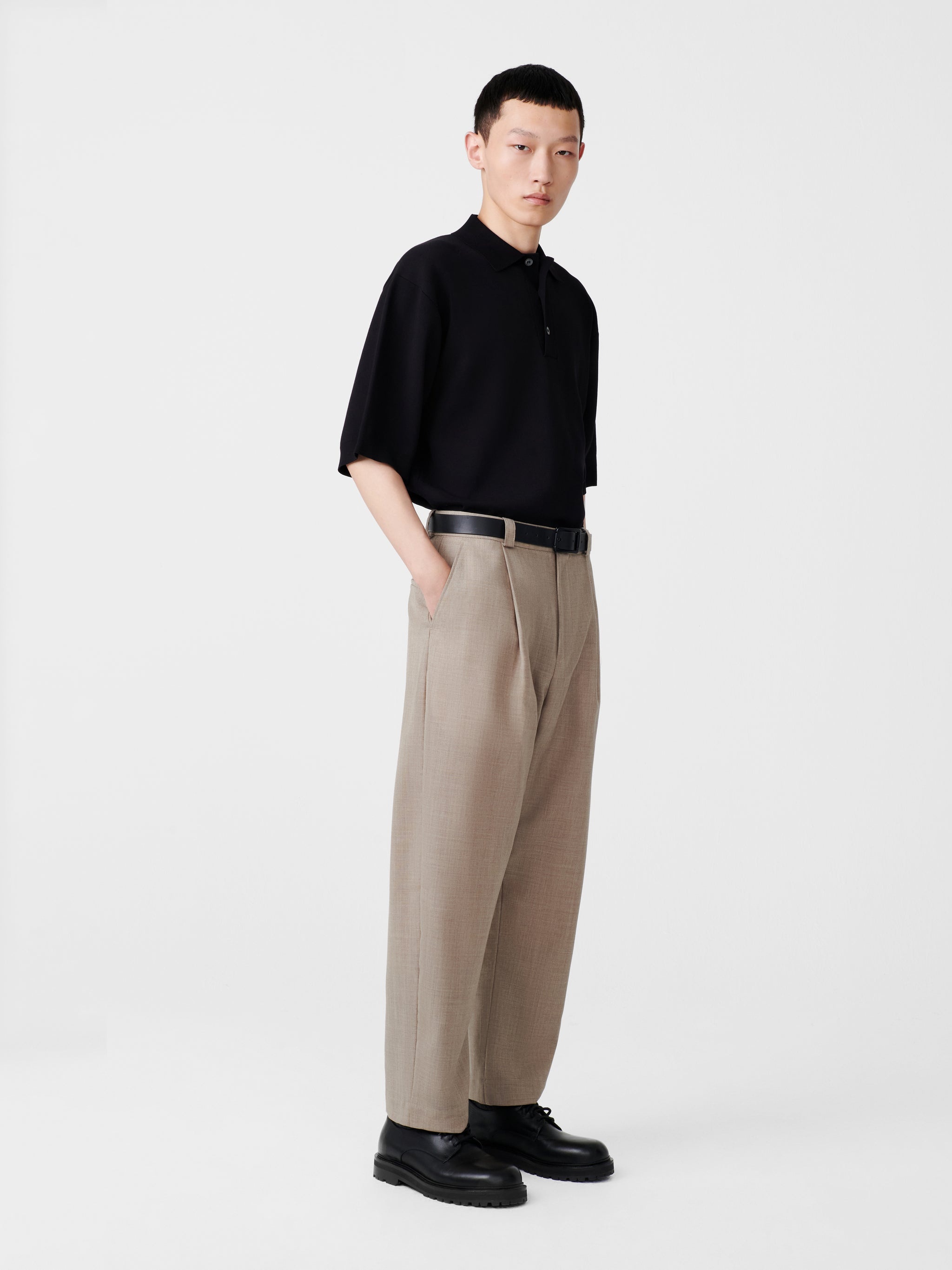 パンツ STUDIO NICHOLSON TUCK LW TROPICAL WOOL Tuck Tropical Wool Pant in Tarmac– Studio Nicholson