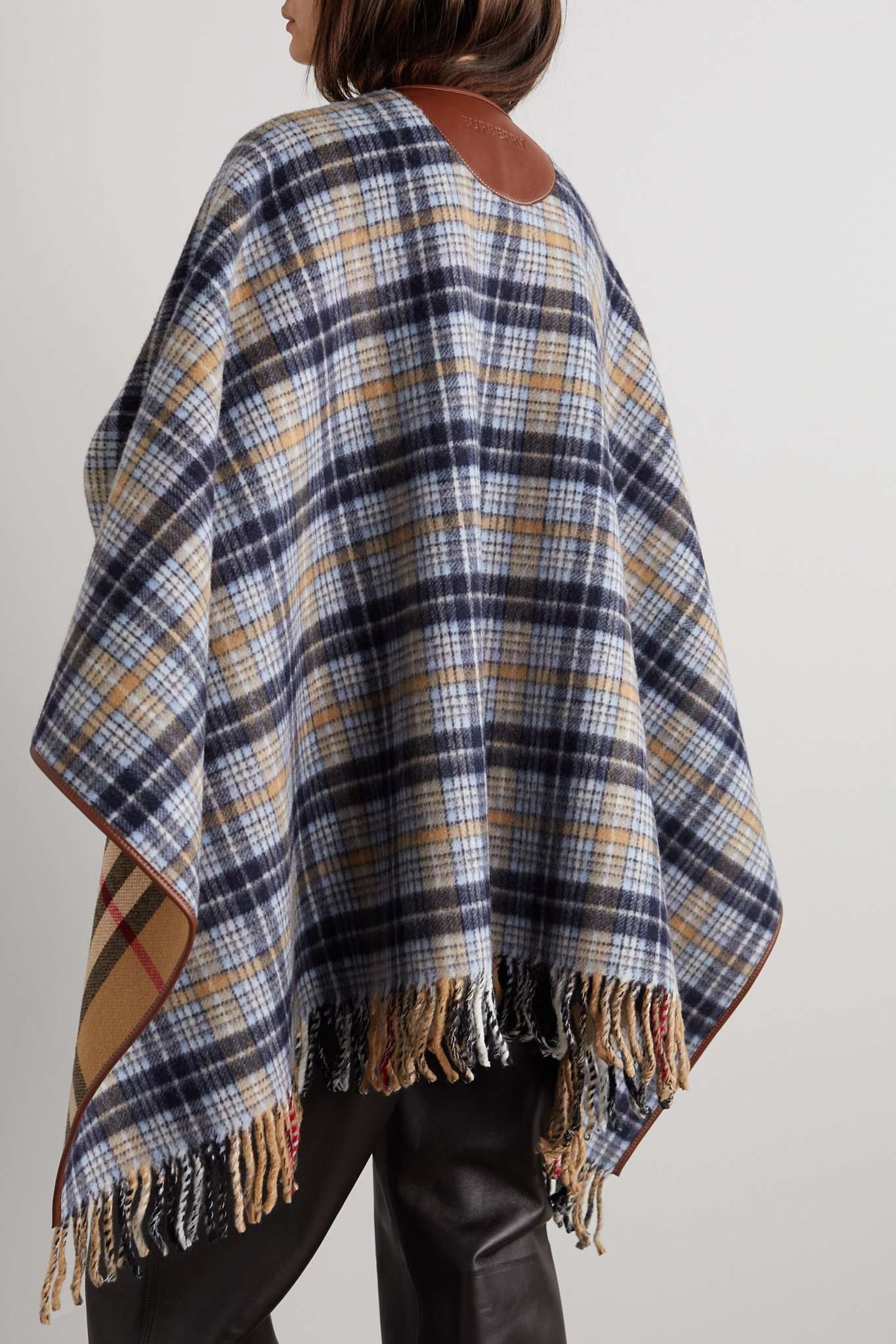 Leather-trimmed fringed checked wool wrap - 5