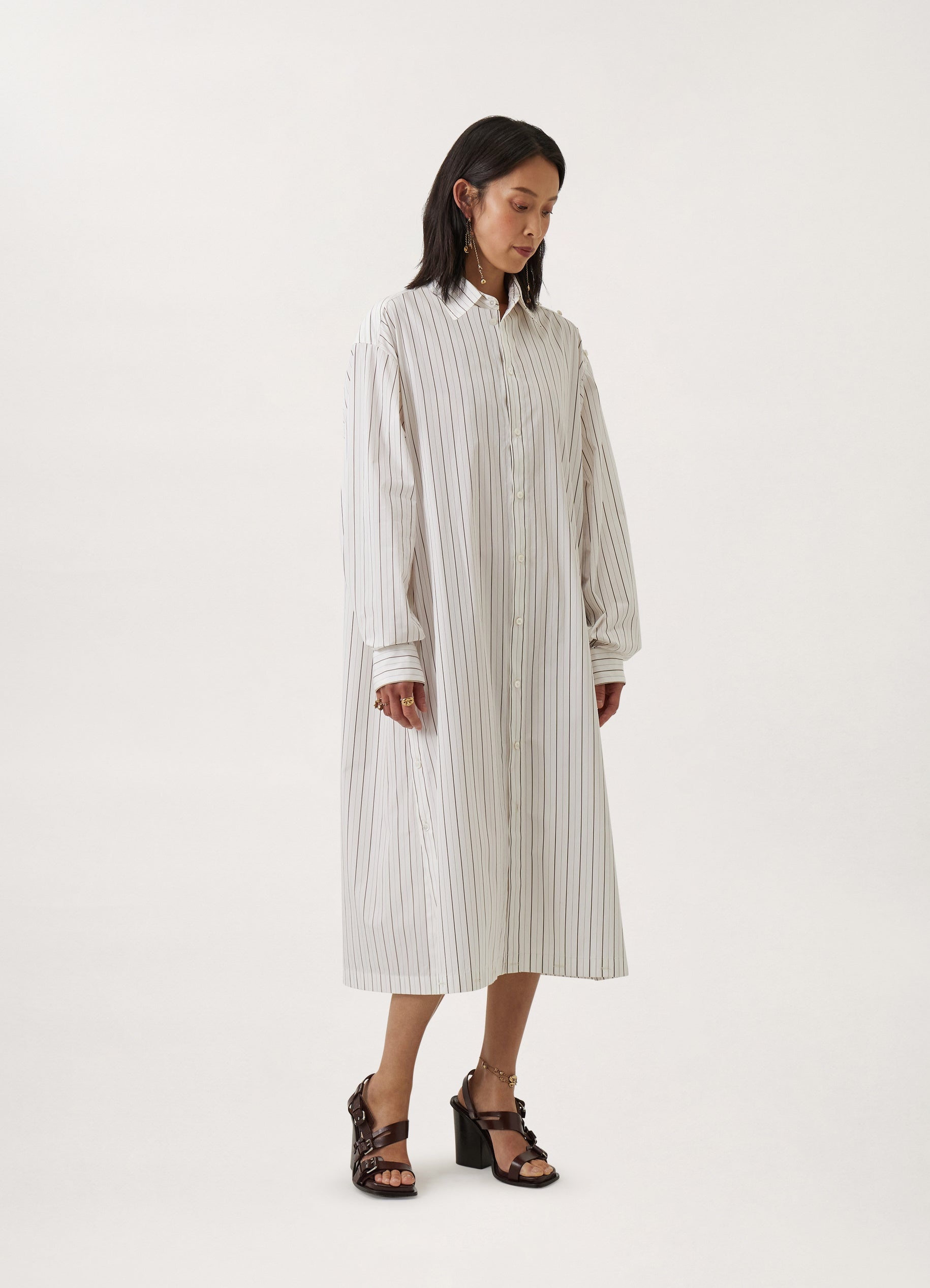 PLAYFUL BUTTONED SHIRT DRESS
FINE STRIPED SHIRT - 7