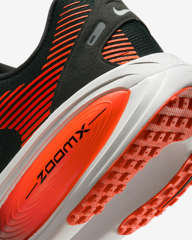 Nike Vomero 18 Men's Road Running Shoes (Extra Wide) 8