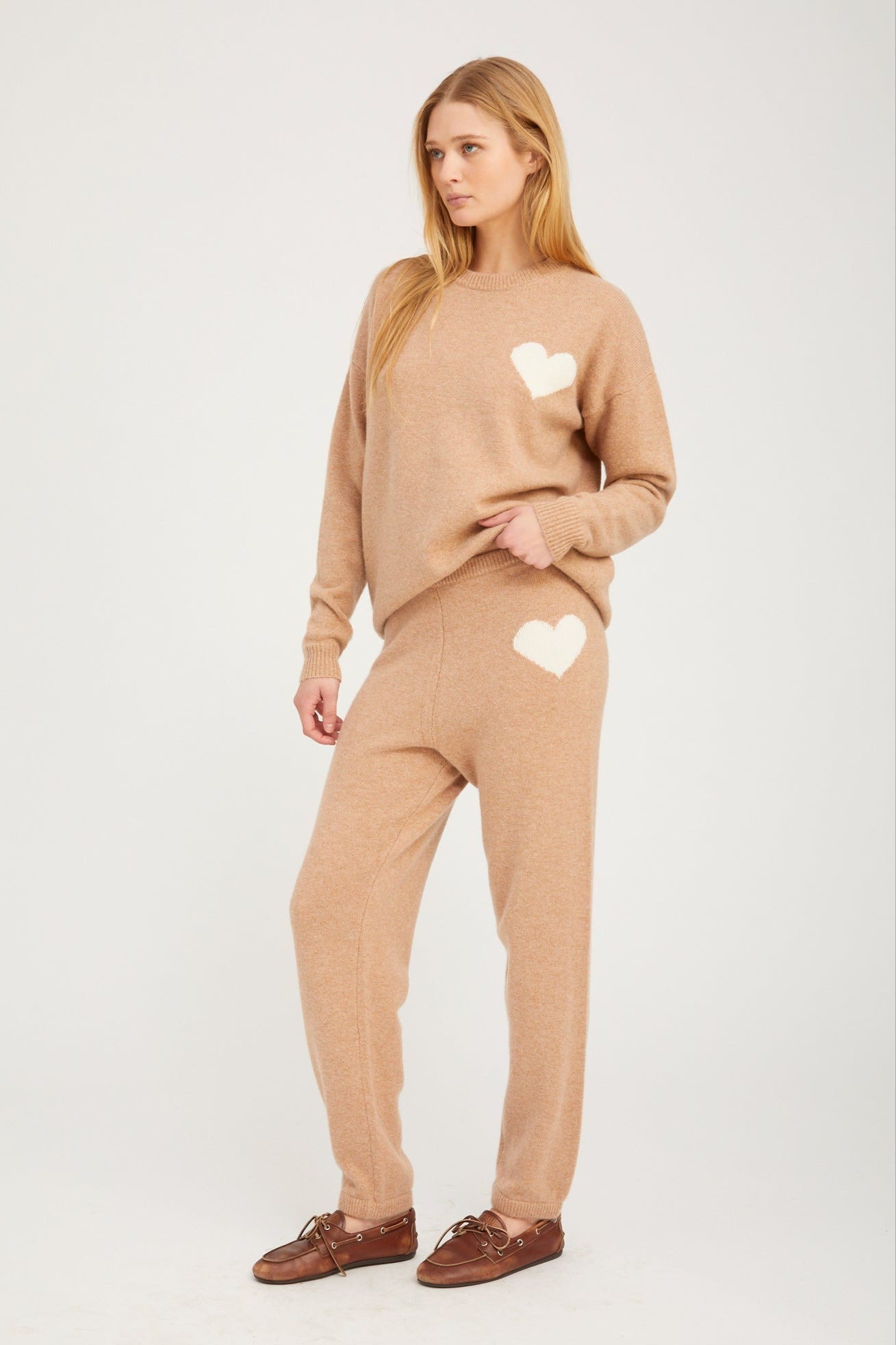 ALMONDINE CASHMERE HEART LOGO SWEATSHIRT - 3