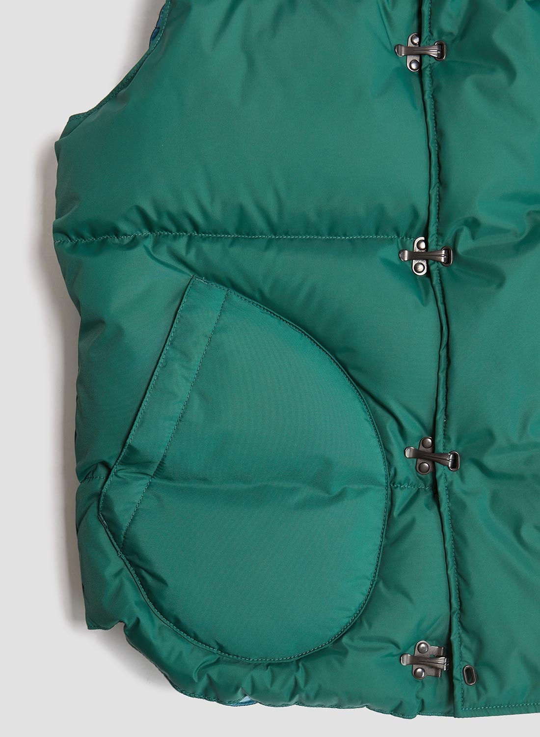 Rocky Mountain Featherbed x Nigel Cabourn Down Vest Clip in Green - 5