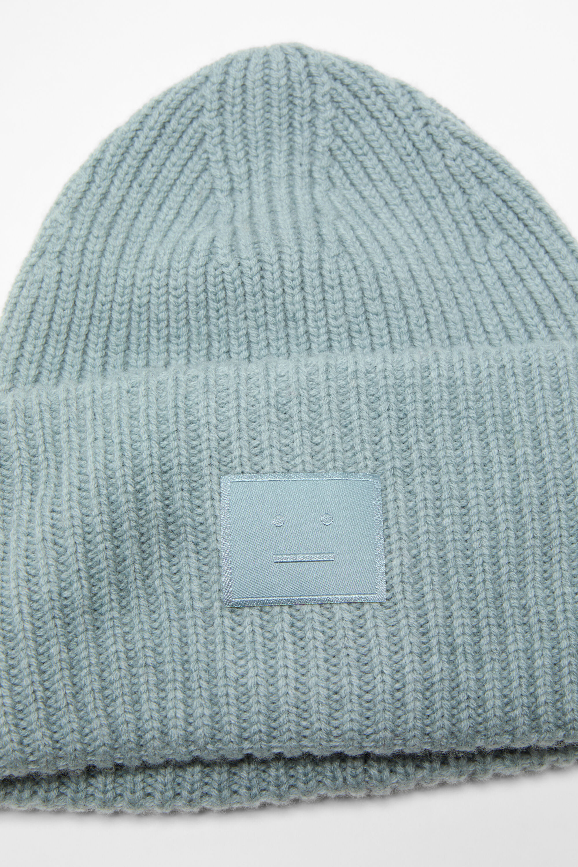 Large face logo beanie - Yak - Dusty blue - 3