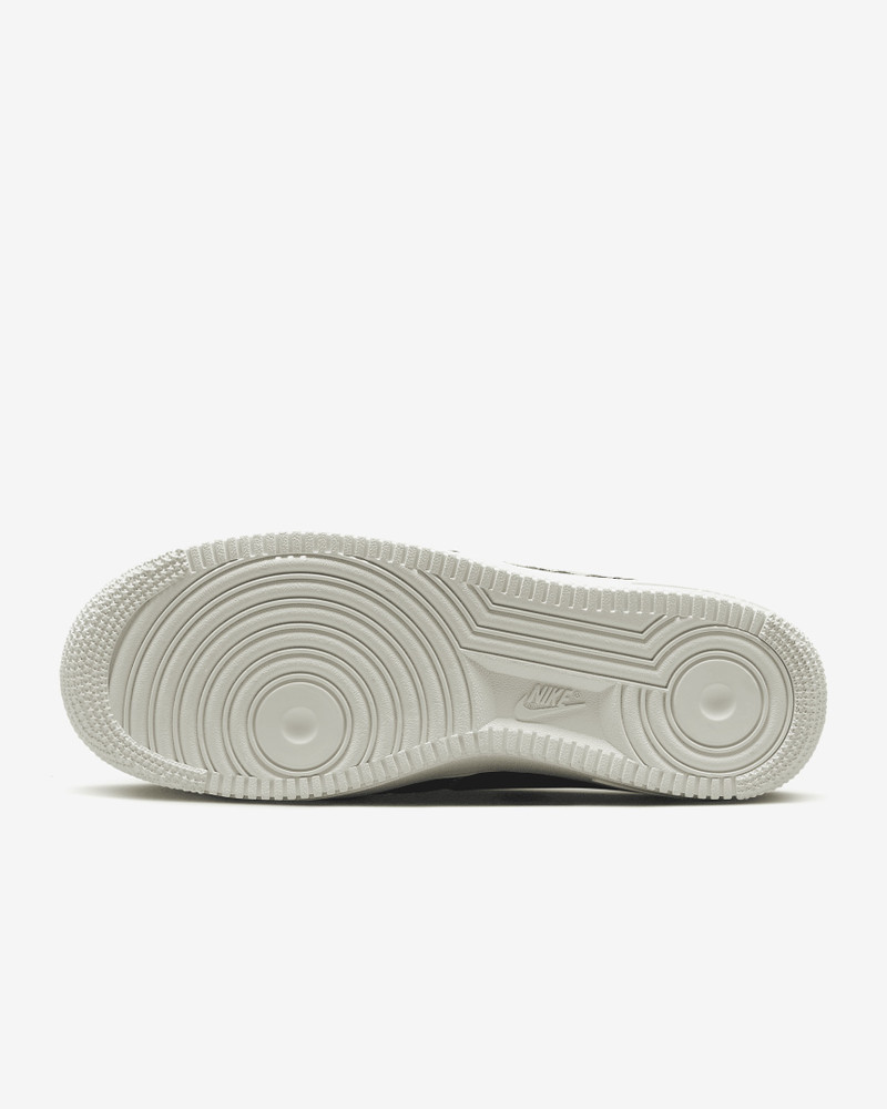 Nike Nike Men's Air Force 1 '07 LV8 Shoes outlook