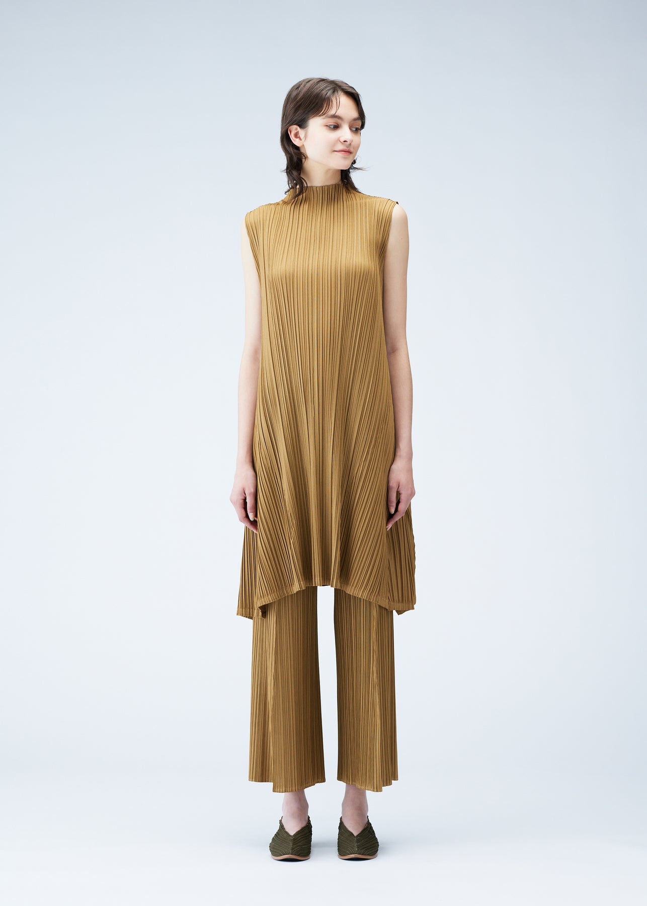 MELLOW PLEATS DRESS - 4
