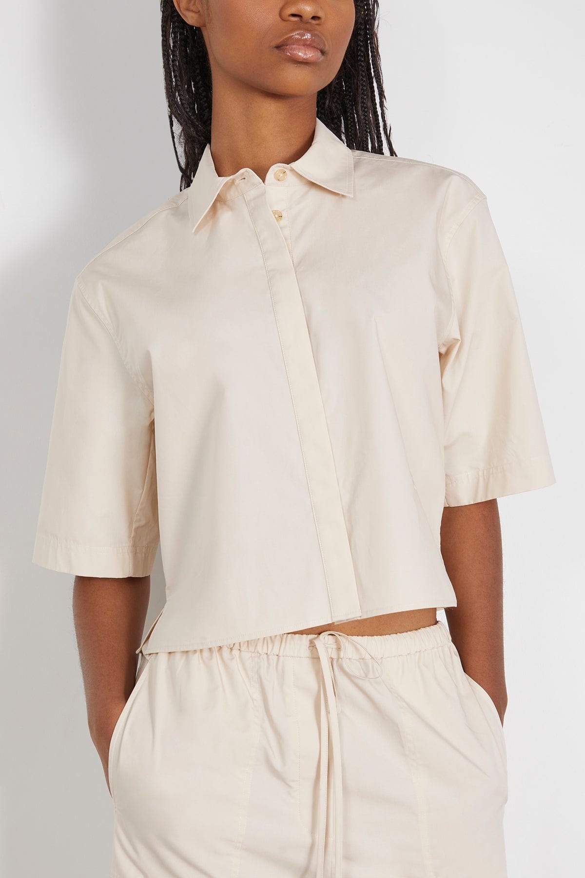 Cropped Cotton-Poplin Shirt in Stone - 3