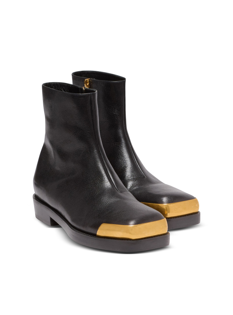 Square-toe boots in textured leather 2