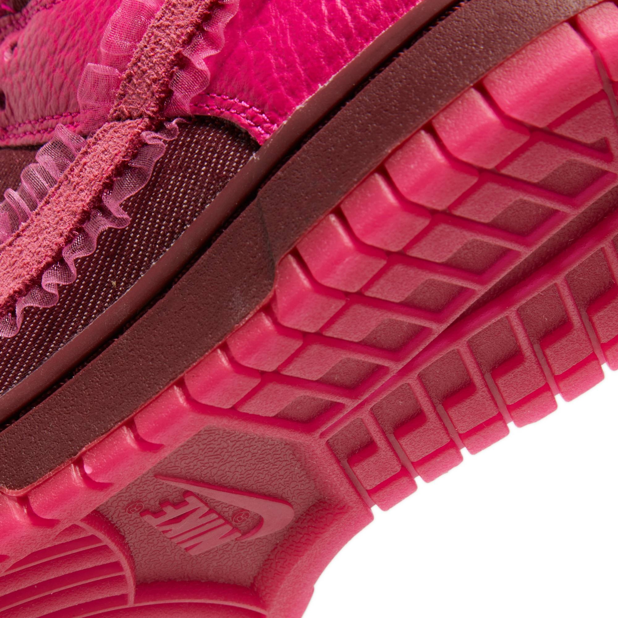 Wmns Dunk Low 'Valentine's Day' - 9
