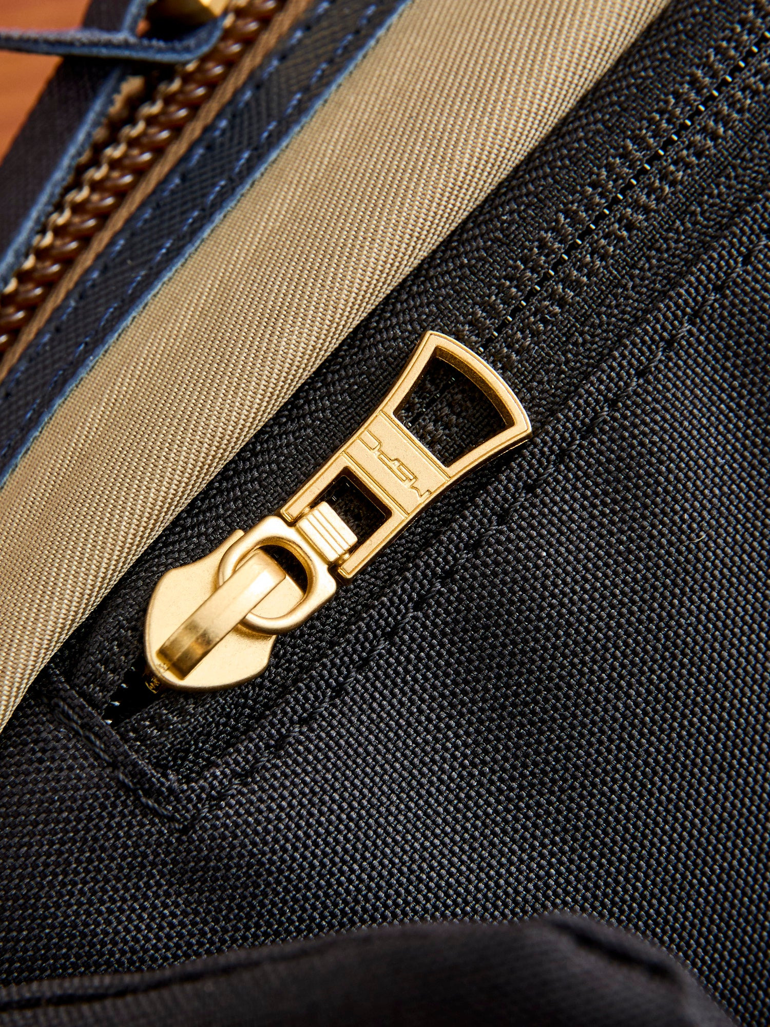 Link Waist Bag v2 in Beige - 7
