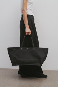 【The Row】Idaho XL キャンバストートバッグ THE ROW | XL Idaho Soft Canvas Tote Bag | Women | Lane Crawford