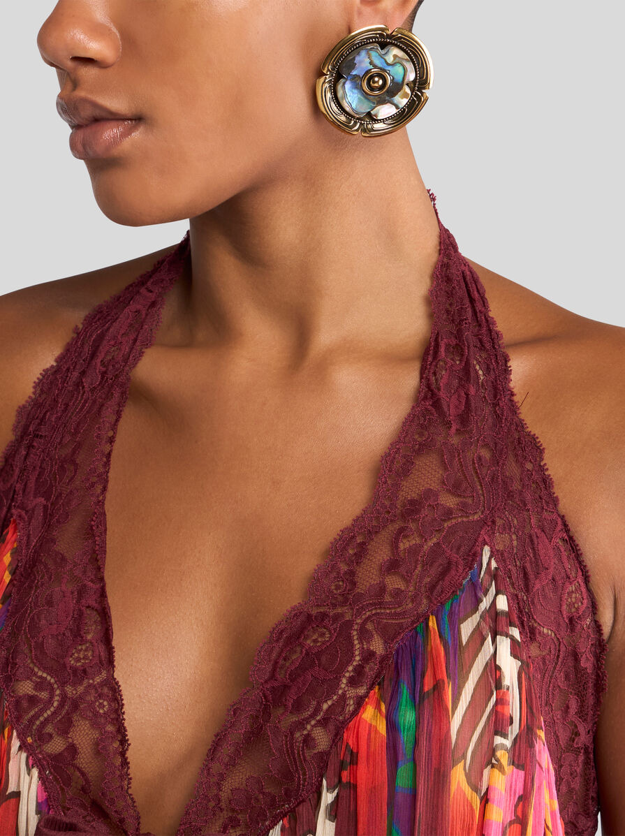GOLDEN EARRINGS WITH MOTHER-OF-PEARL FLOWER - 2