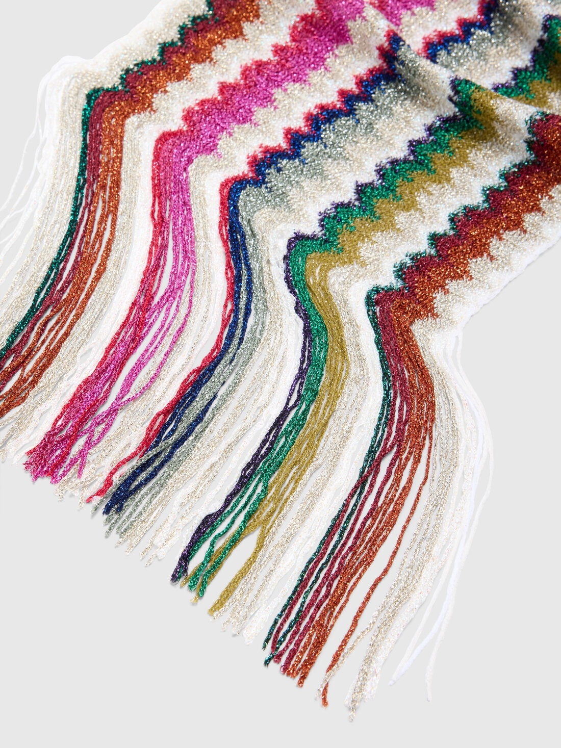 Scarf with chevron pattern and fringes - 2