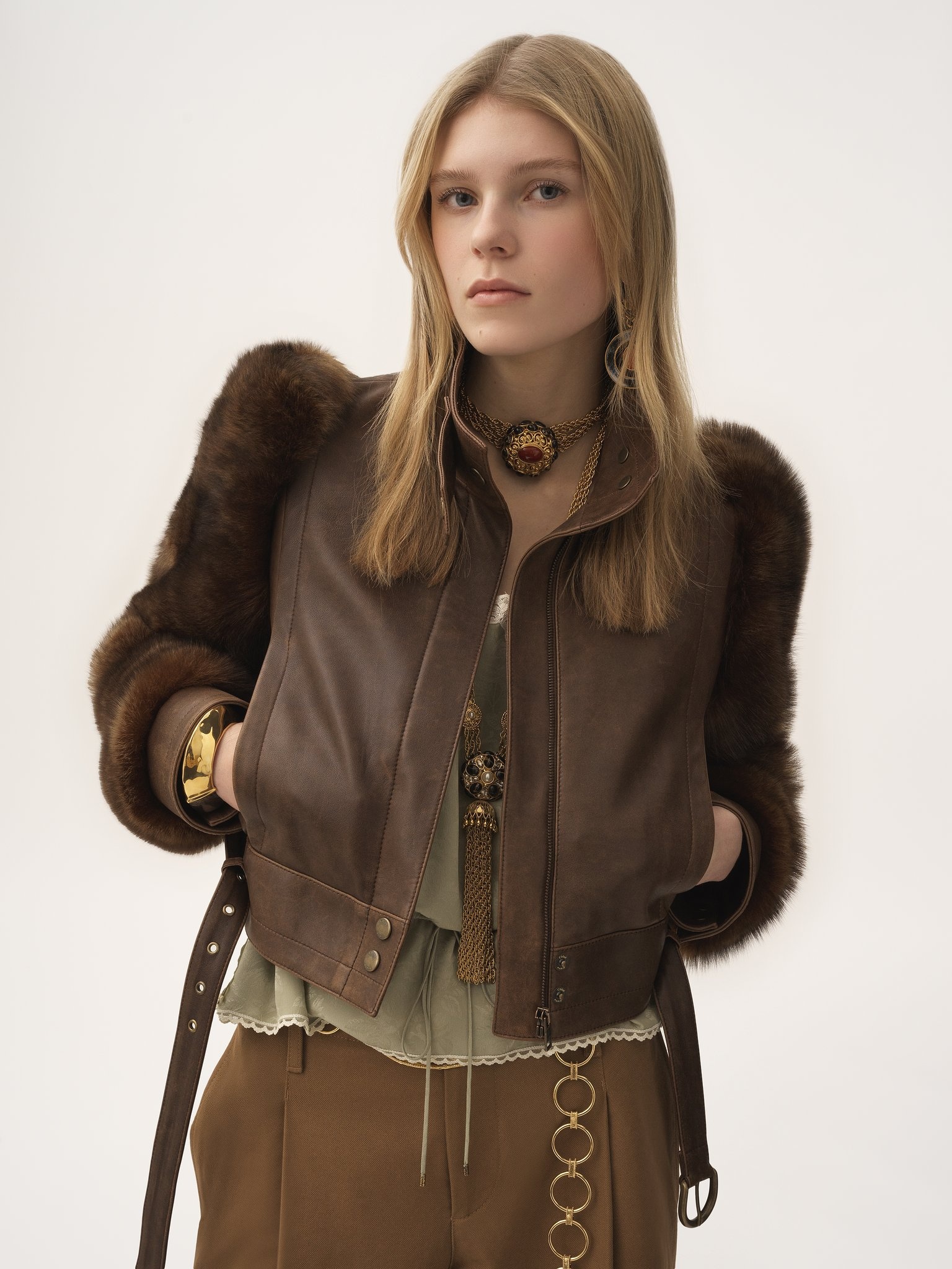 HIGH-NECK SHORT JACKET IN LEATHER - 3