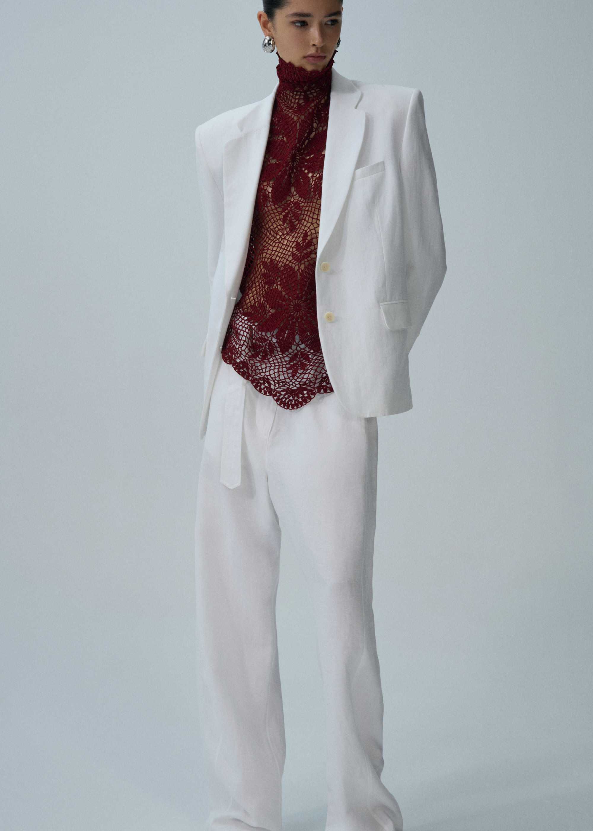 Relaxed cotton belted trousers in white - 4