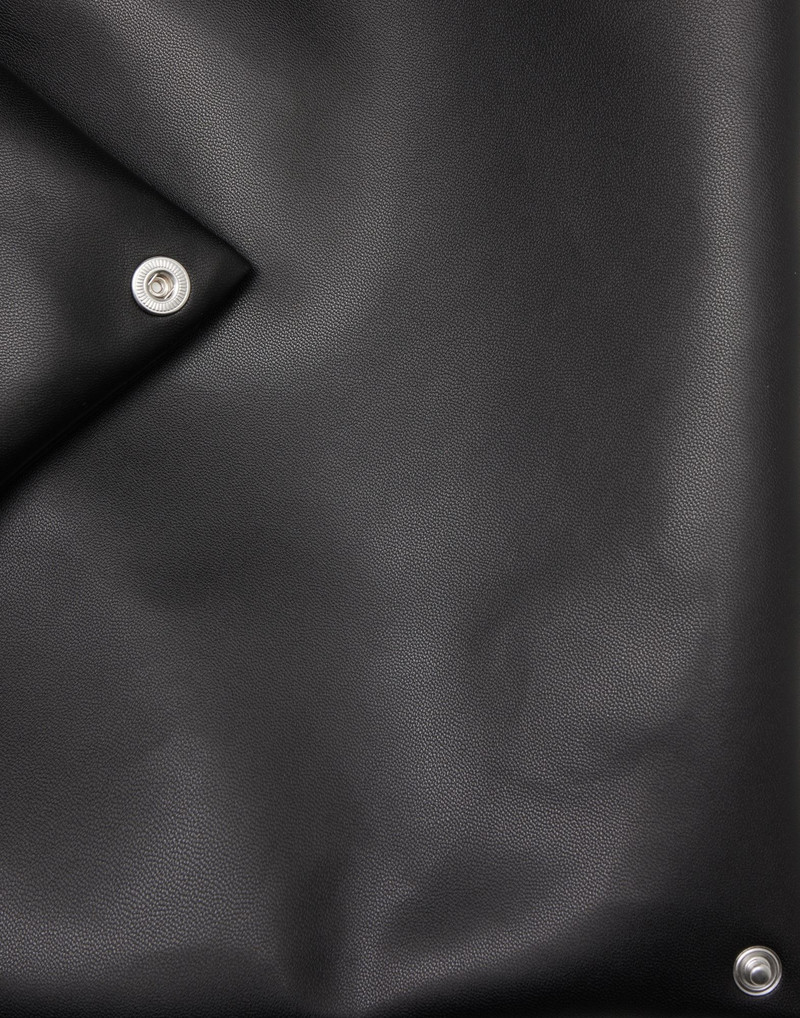 Japanese chain bag in faux leather 5