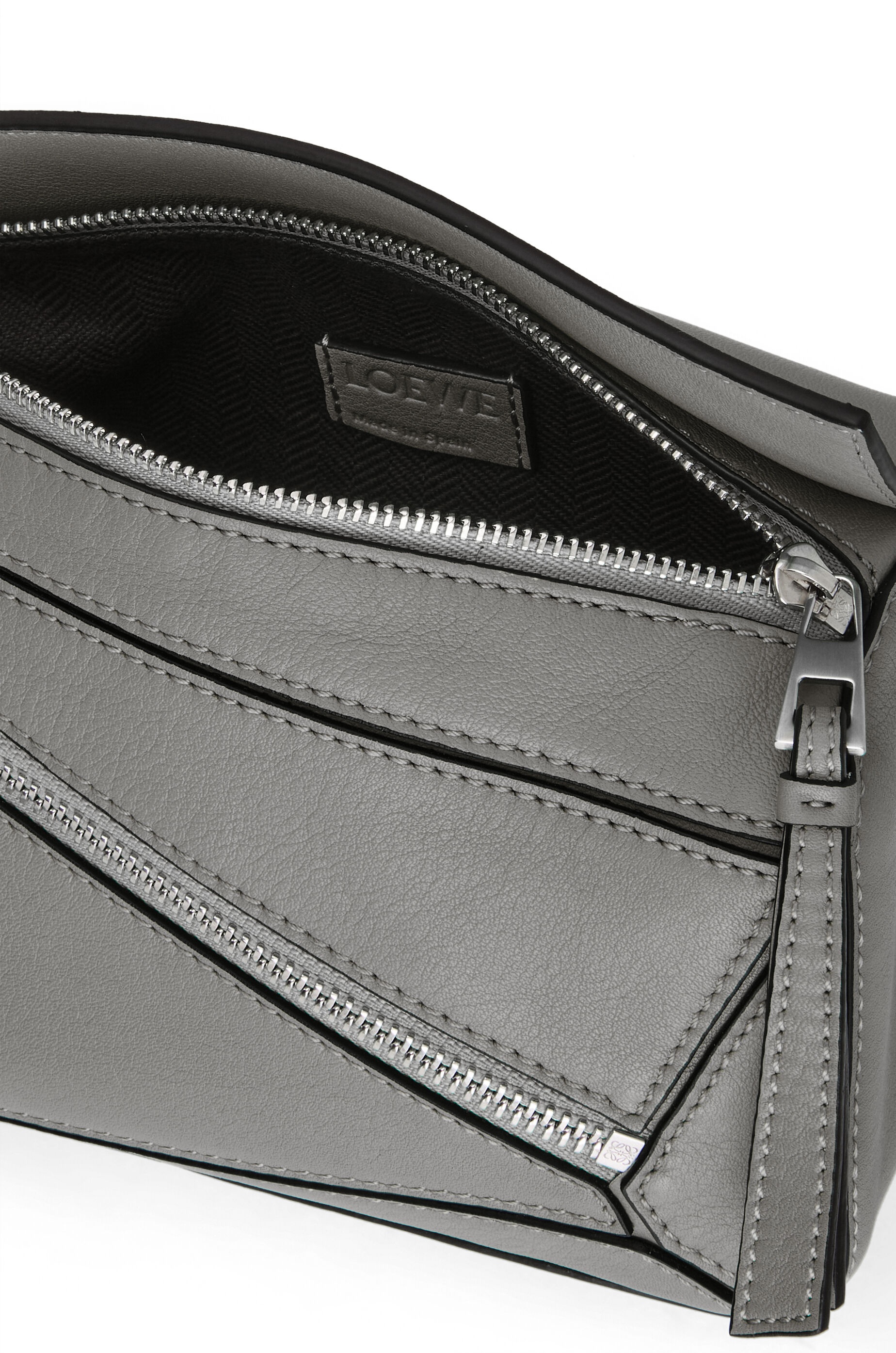 Buckle Horizontal Tote in classic calfskin Asphalt Grey - LOEWE