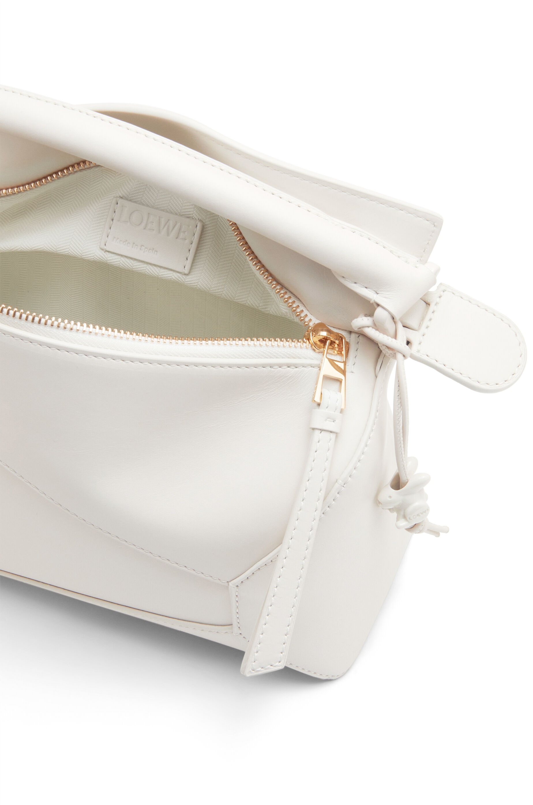 ☆LOEWE☆ Small PUZZLE EDGE 2wayバッグ WHITE GLAZE♪ Loewe Small Puzzle Edge bag in satin calfskin | REVERSIBLE