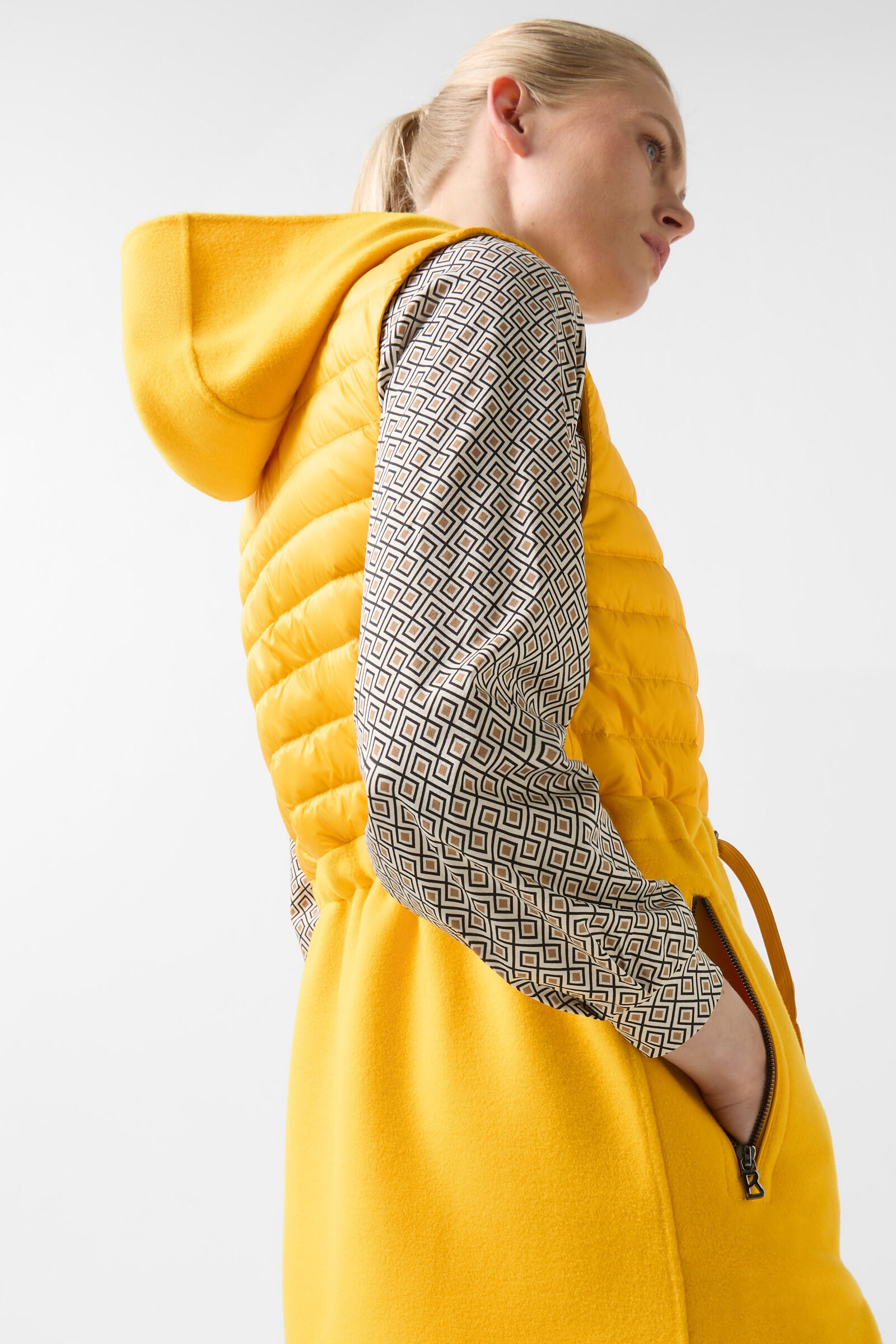 Joelle Hybrid vest in Mustard yellow - 5