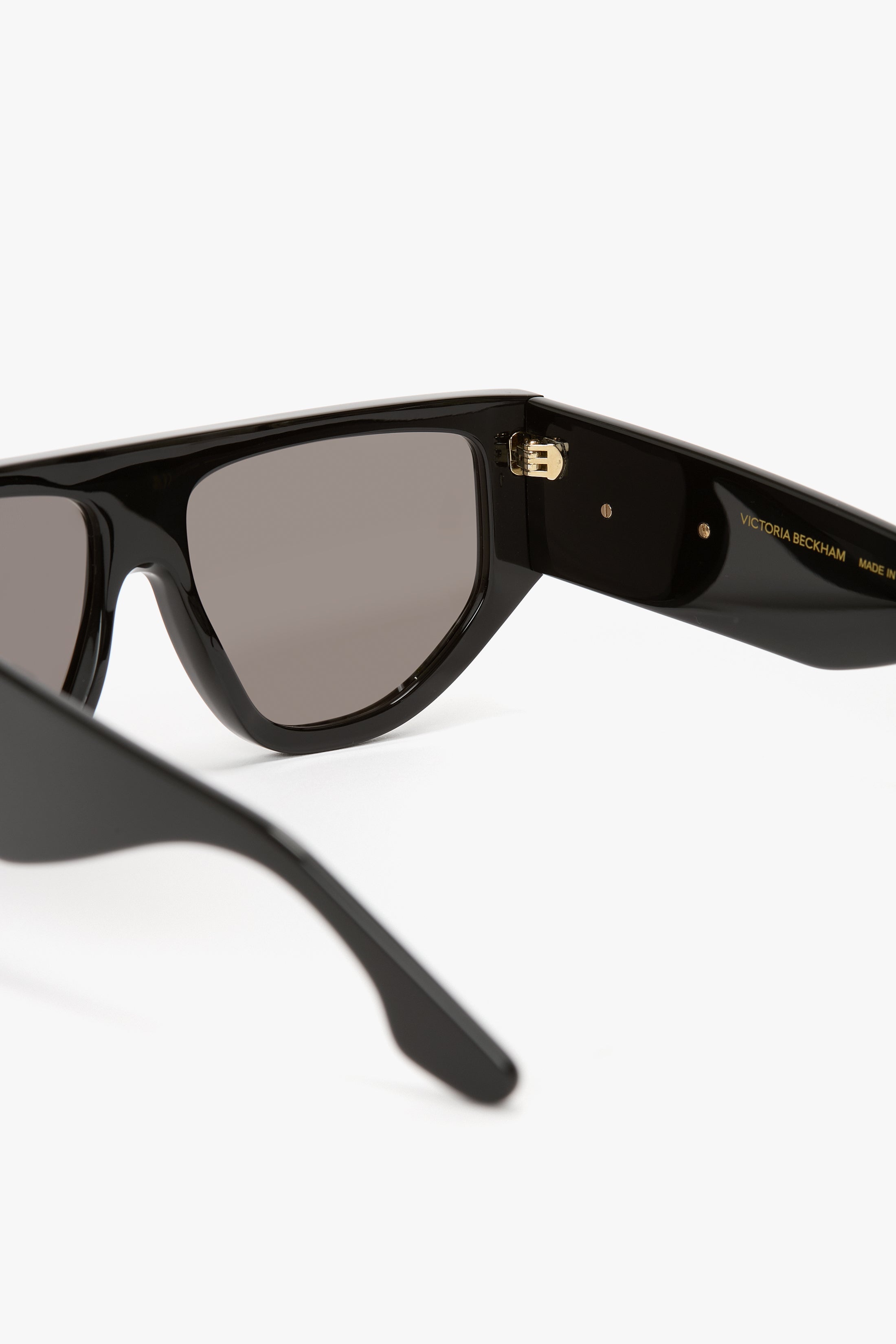 B Frame Logo Sunglasses In Black - 5