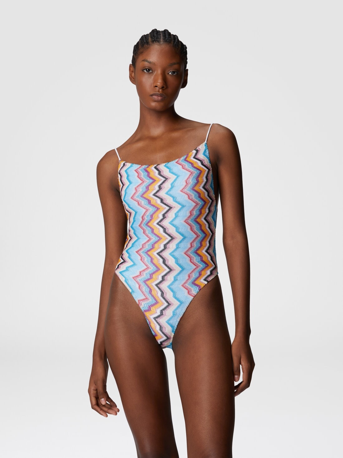 Sporty one-piece swimsuit with zig zag pattern - 2