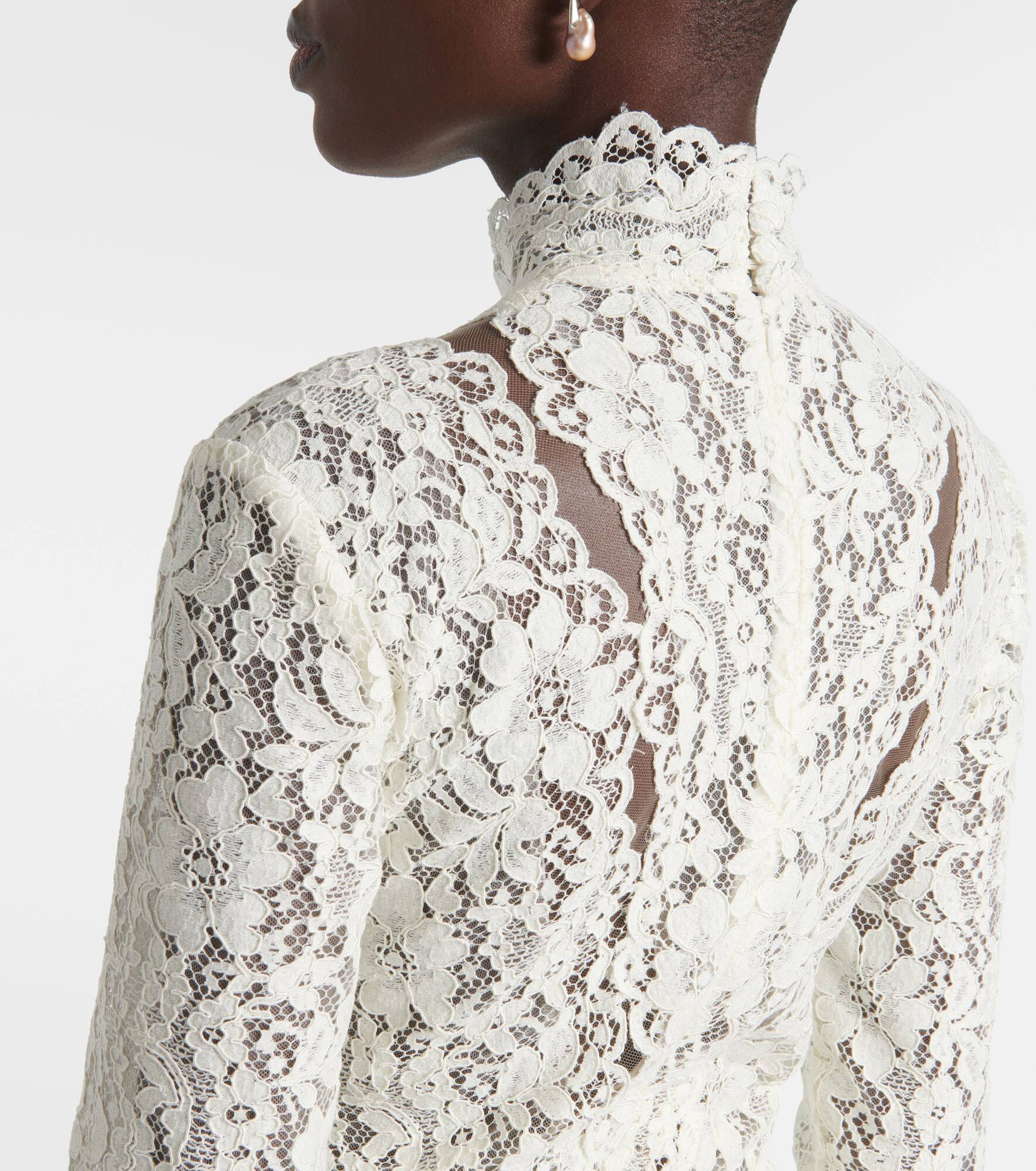 Lace gown - 5