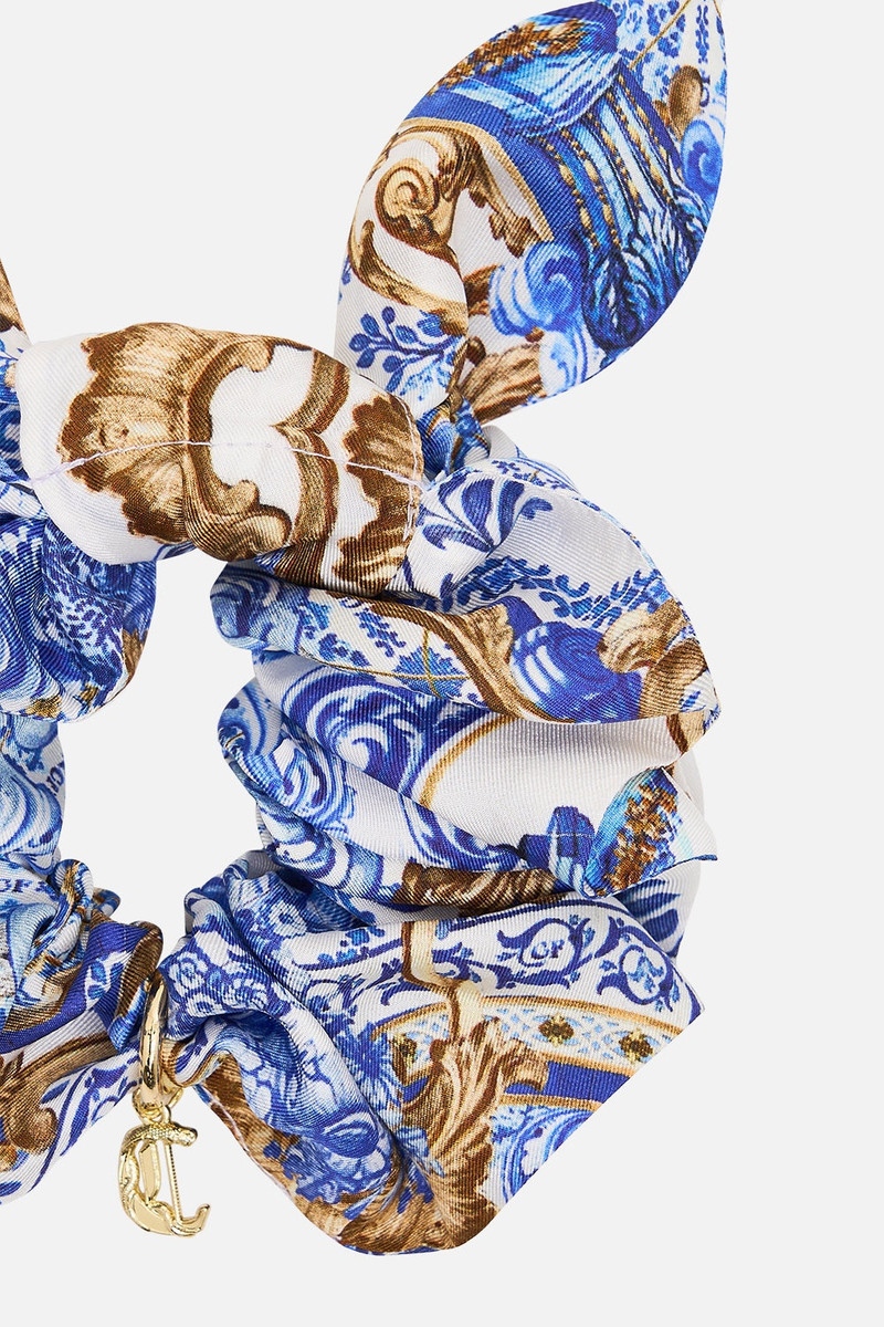 CAMILLA SCRUNCHIE WITH TRINKET outlook