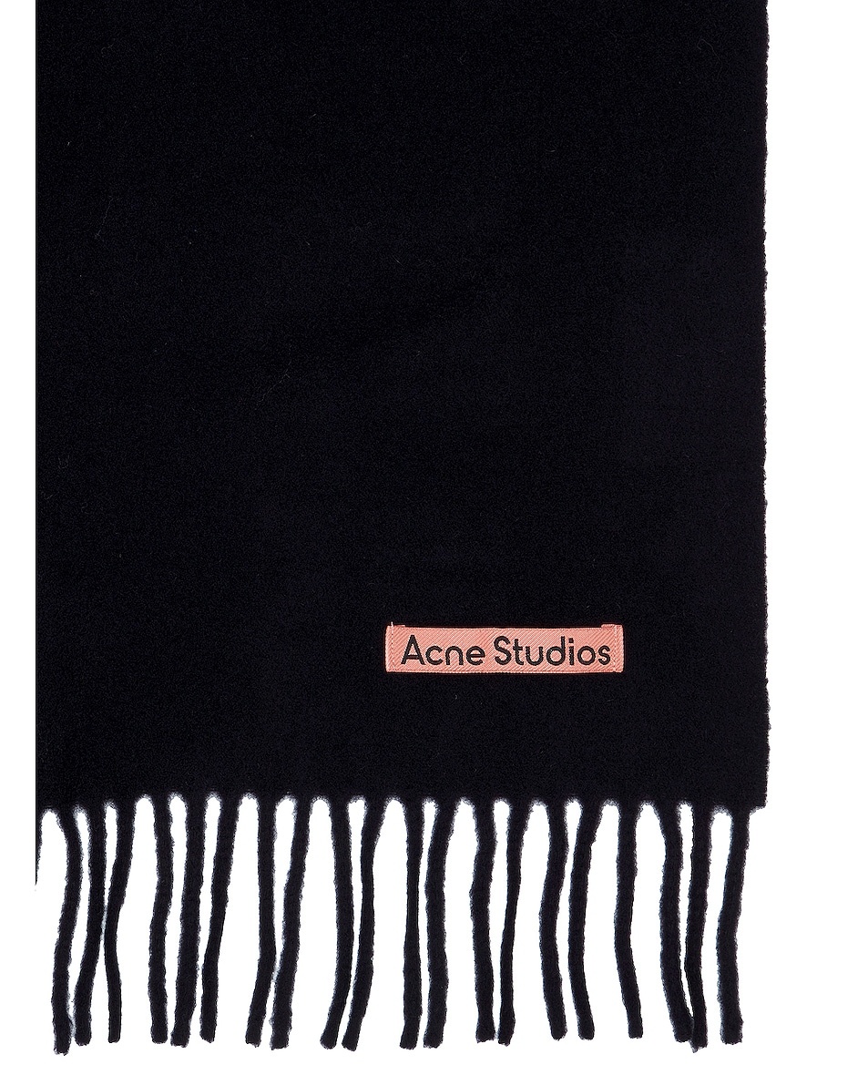 Canada Scarf In Black - 3