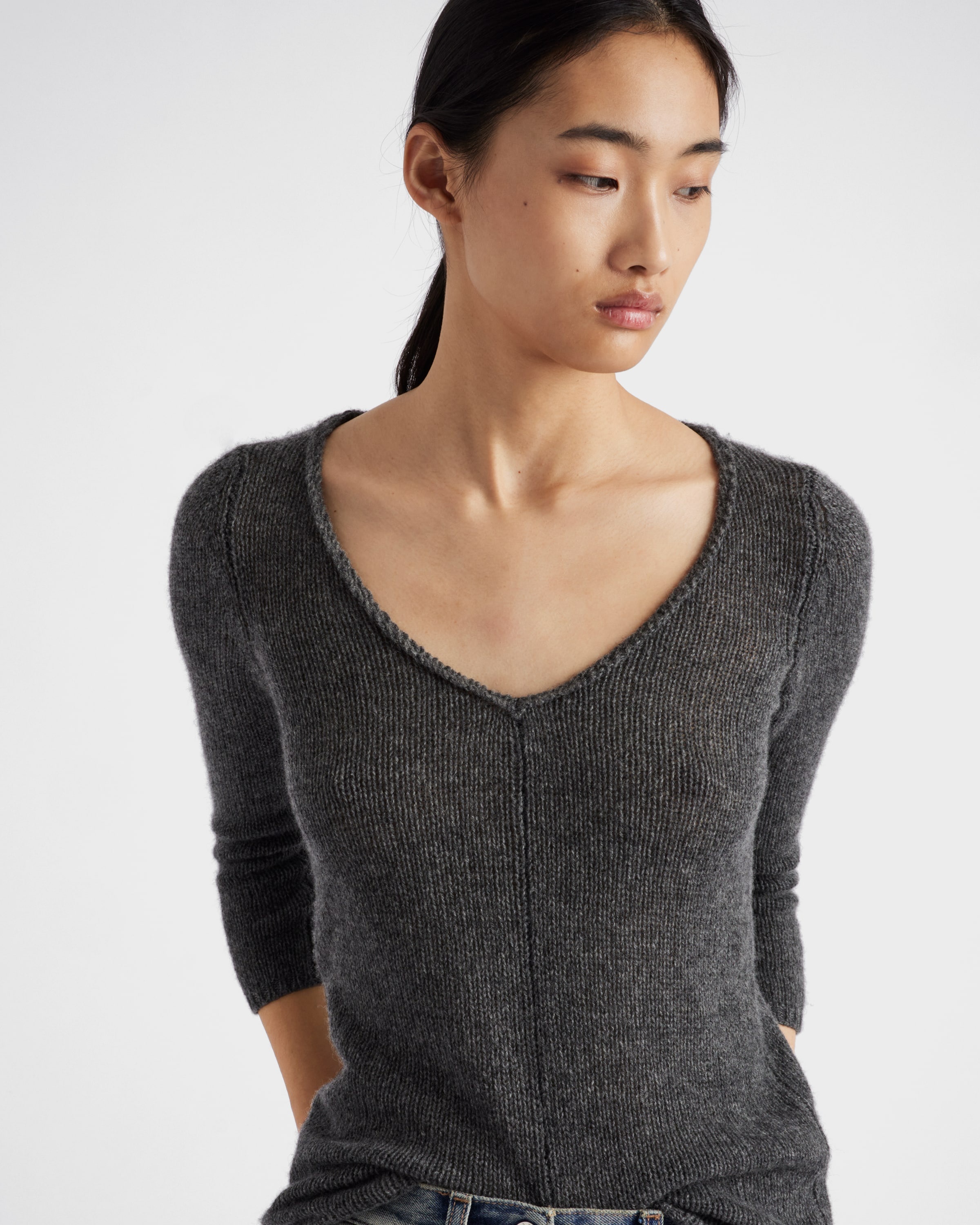V-neck cashmere sweater - 6