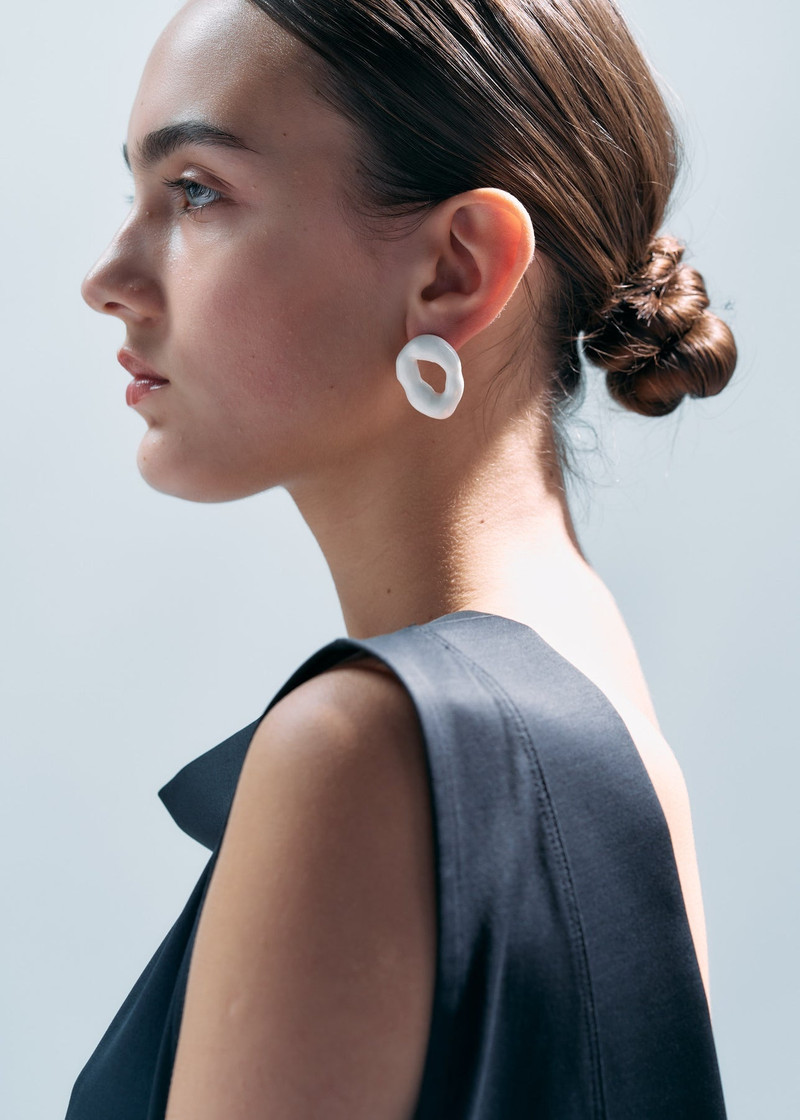 ISSEY MIYAKE BREAD EARRINGS outlook