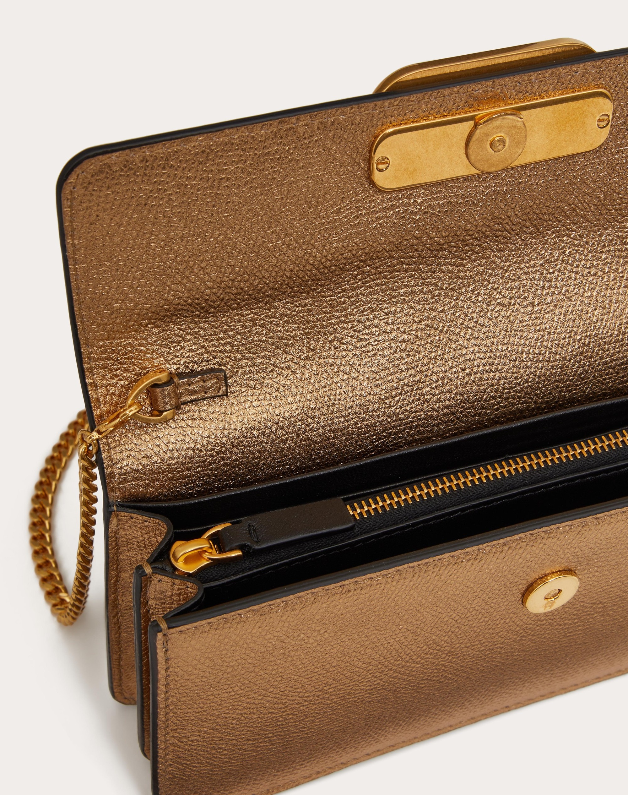 VLOGO SIGNATURE METALLIC GRAINY CALFSKIN WALLET WITH CHAIN - 7