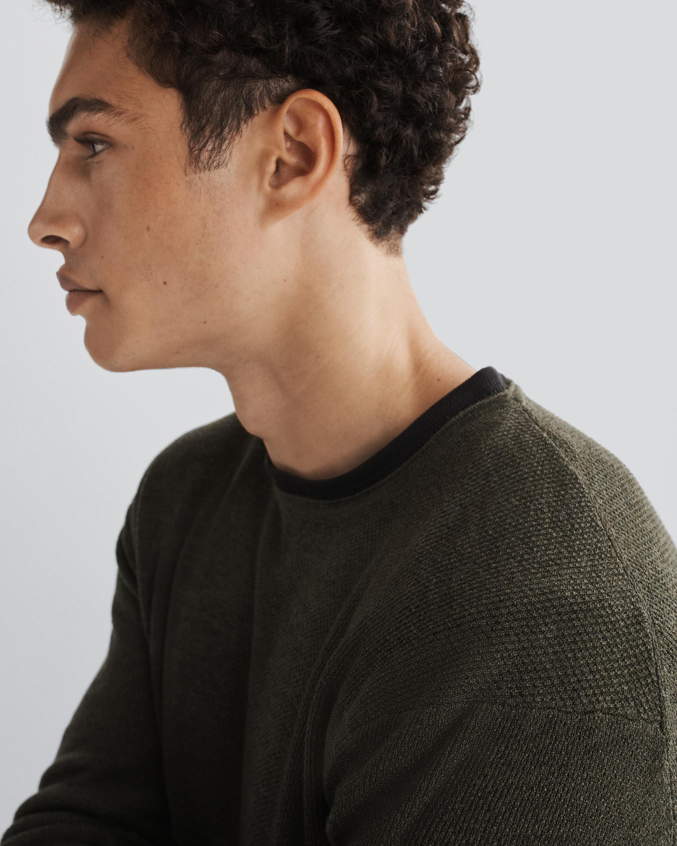 Martin Merino Crew
Classic Fit - 2